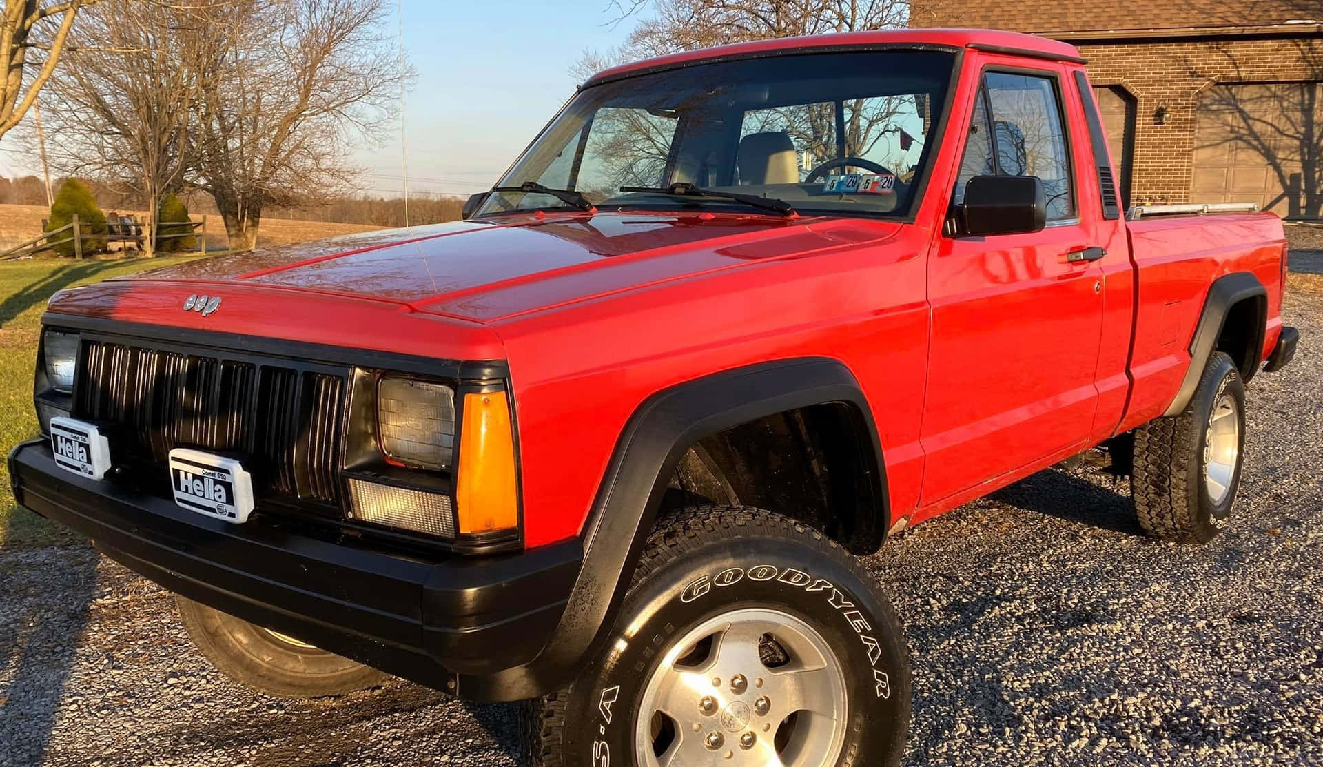 Jeep Comanche Classique Se Tenant Fièrement Dans La Nature Fond d'écran