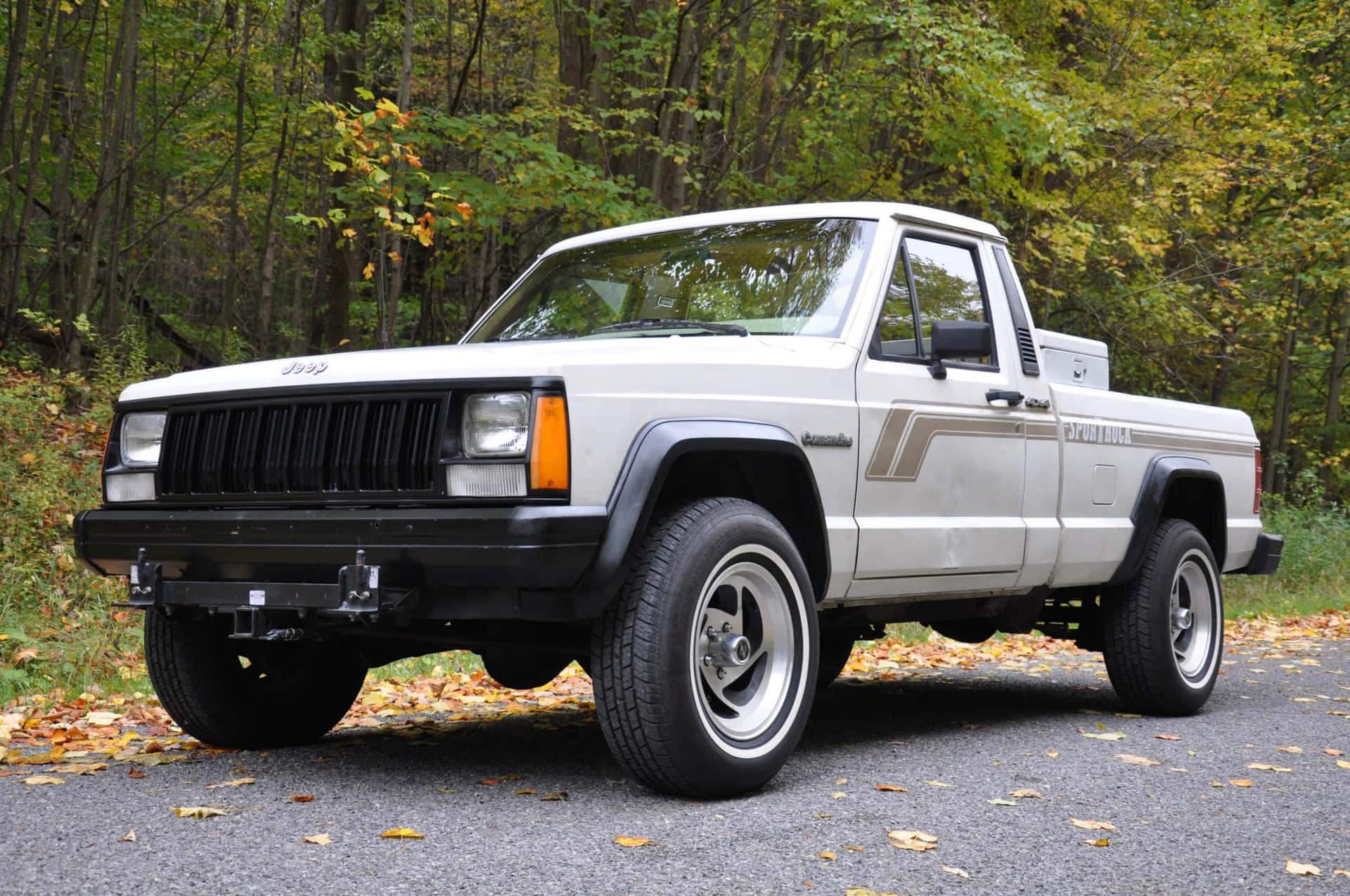 Superbe Jeep Comanche Dans Une Aventure Tout-terrain Fond d'écran