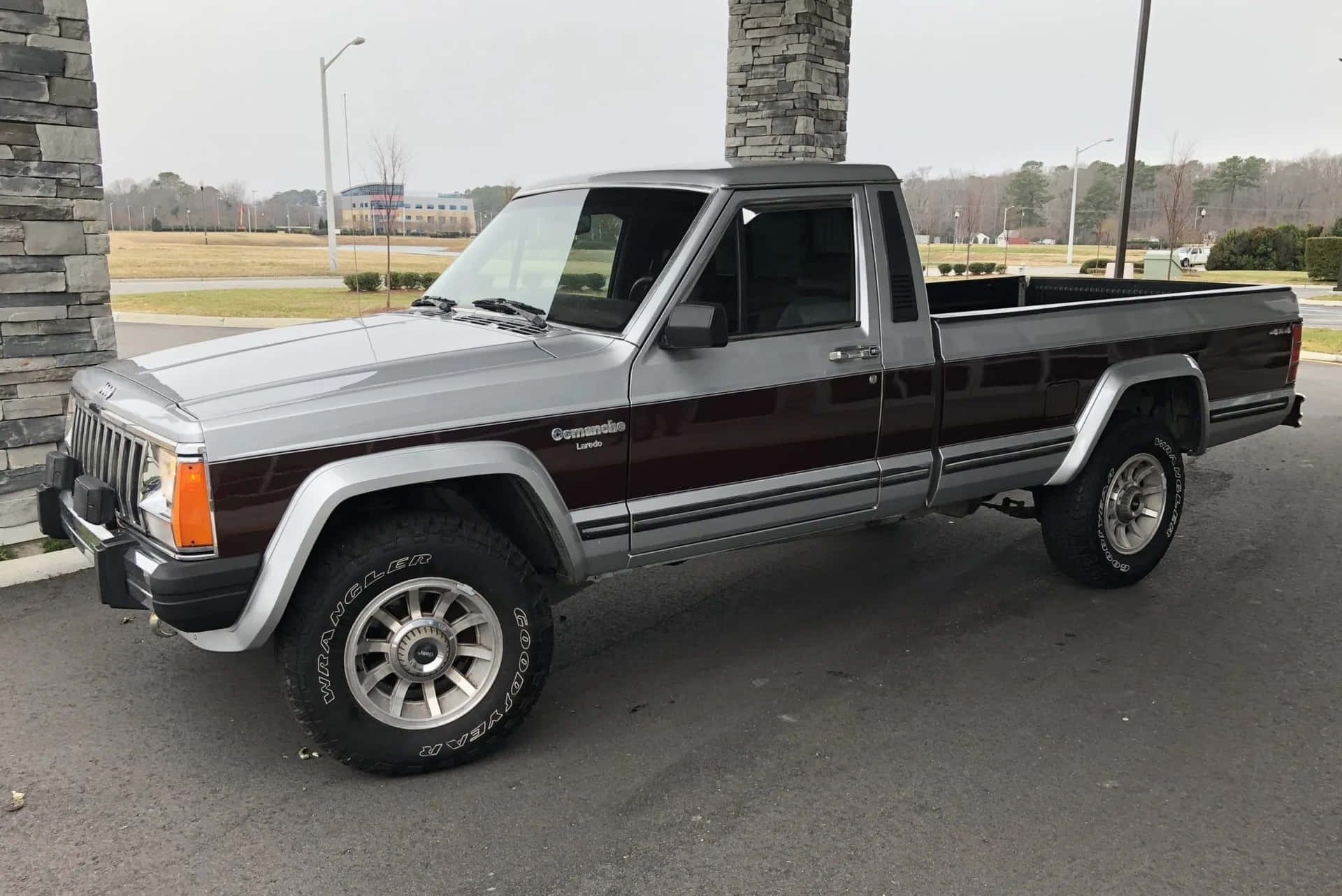 Fantastisk Jeep Comanche Off-road Eventyr Bakgrunnsbildet