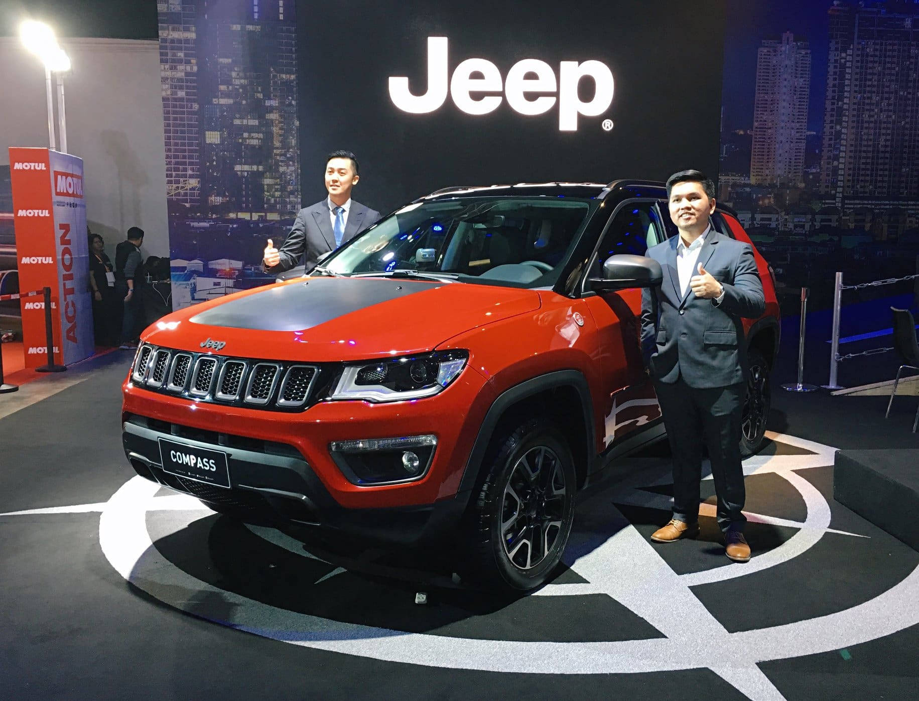 Jeep Compass Red Aesthetic With Presenters Wallpaper