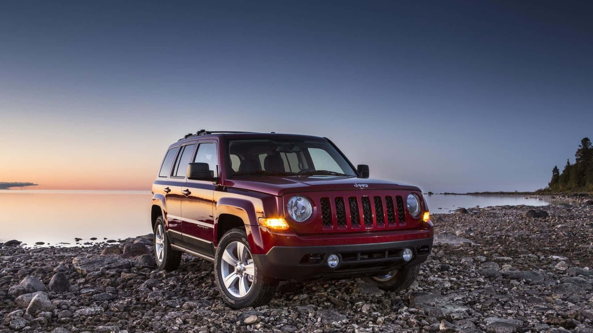 Jeep Patriot Robuste En Aventure Tout-terrain Pittoresque Fond d'écran