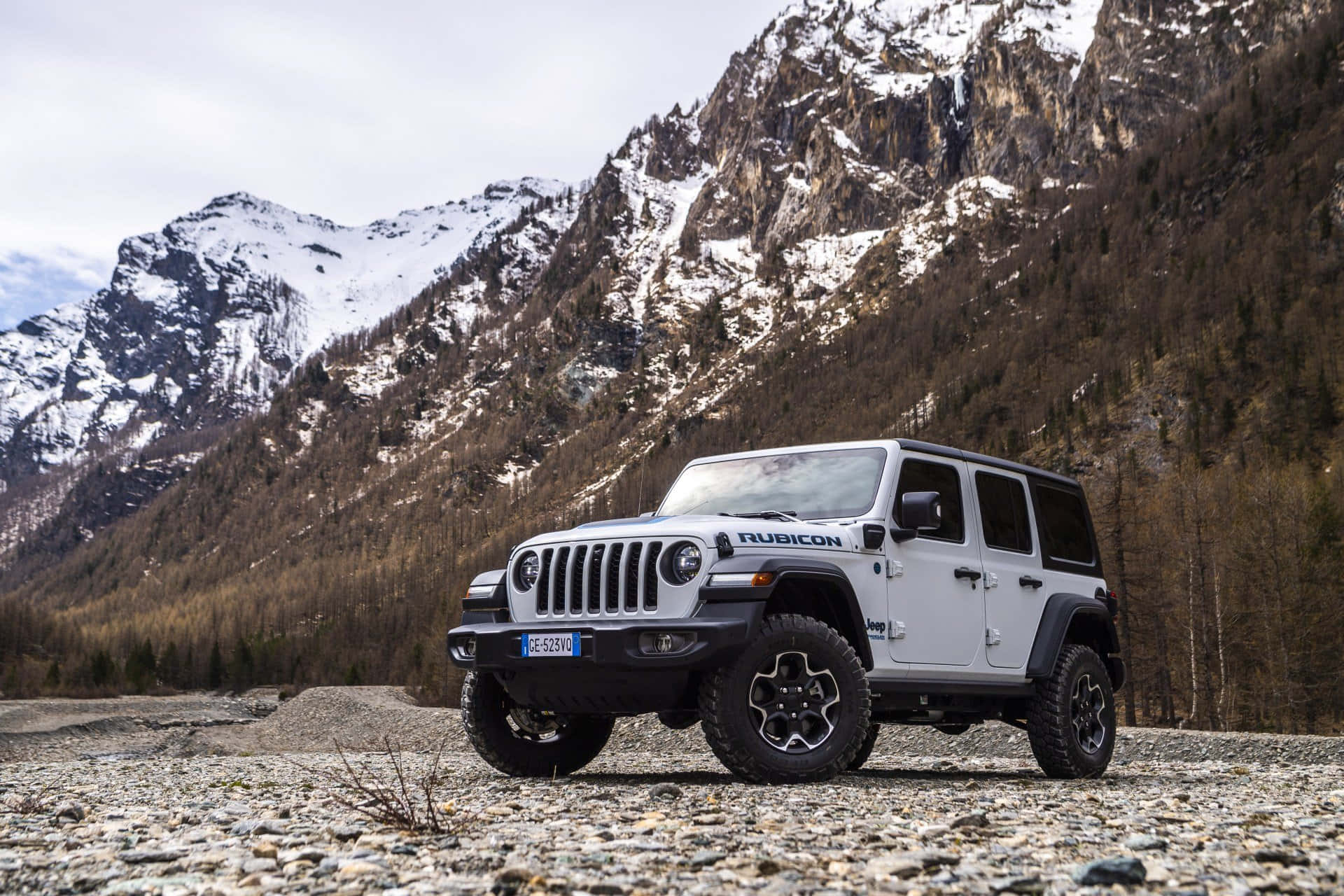 Jeepwrangler Ist Ein Beliebtes Geländewagenmodell Der Marke Wrangler, Das Für Seine Robuste Bauweise Und Offroad-fähigkeiten Bekannt Ist. Es Steht Für Abenteuer Und Freiheit.