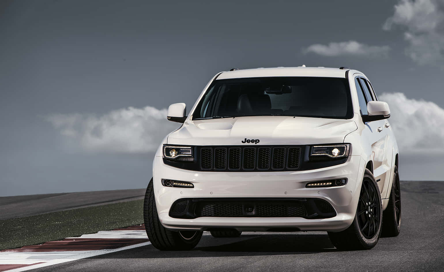 The All-New Jeep Trackhawk Is the Most Powerful SUV Ever Wallpaper
