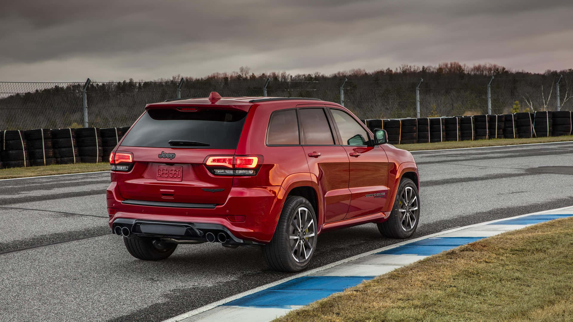 The Rear End Of A Red 2020 Jeep Grand Cherokee Wallpaper