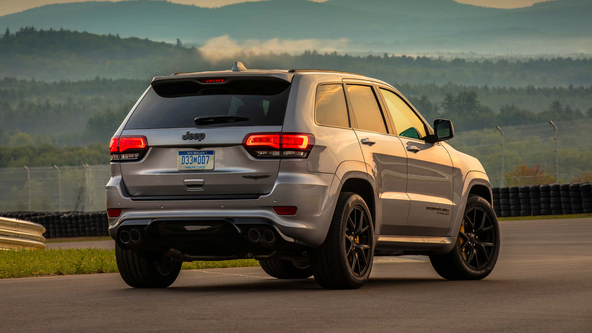 The ultimate in luxury SUV performance - the Jeep Trackhawk Wallpaper