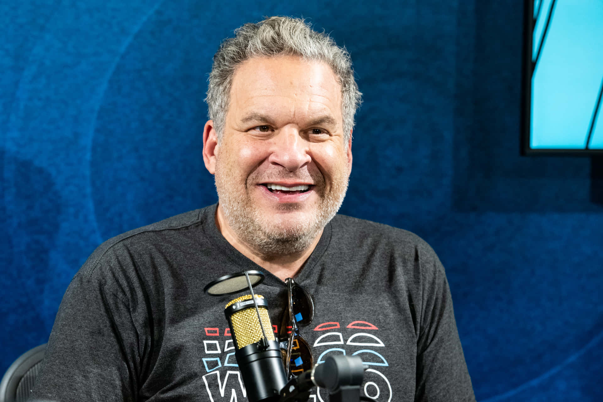 Caption: Comedic Genius Jeff Garlin in a Thoughtful Pose Wallpaper