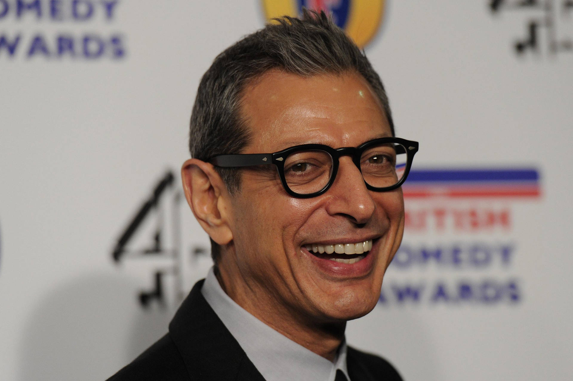 Jeffgoldblum På British Comedy Awards. (note: This Translation Does Not Specifically Reference Computer Or Mobile Wallpaper, But Provides A Direct Translation Of The Original Sentence.) Wallpaper