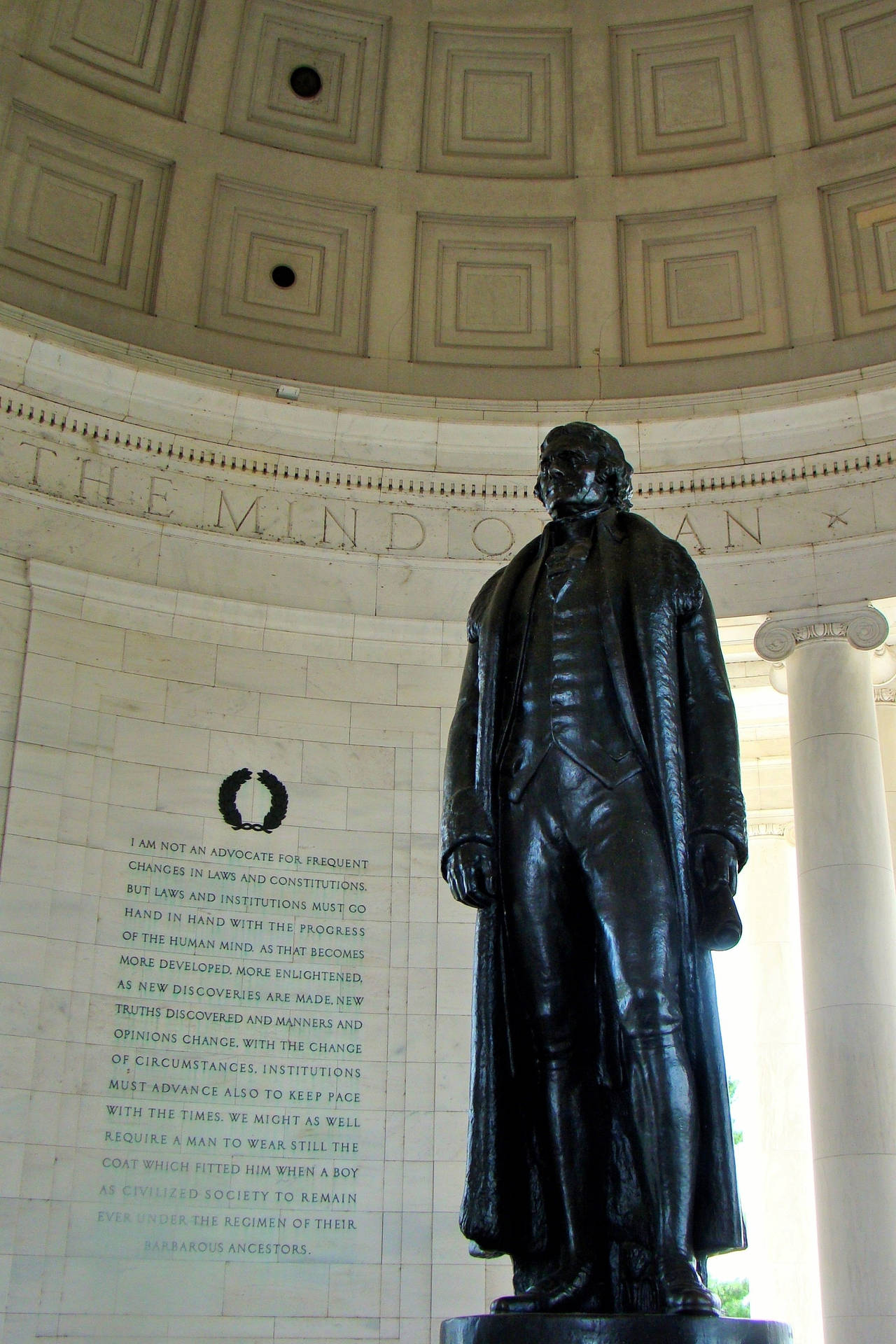 Jefferson Memorial Statue And Inscription Wallpaper