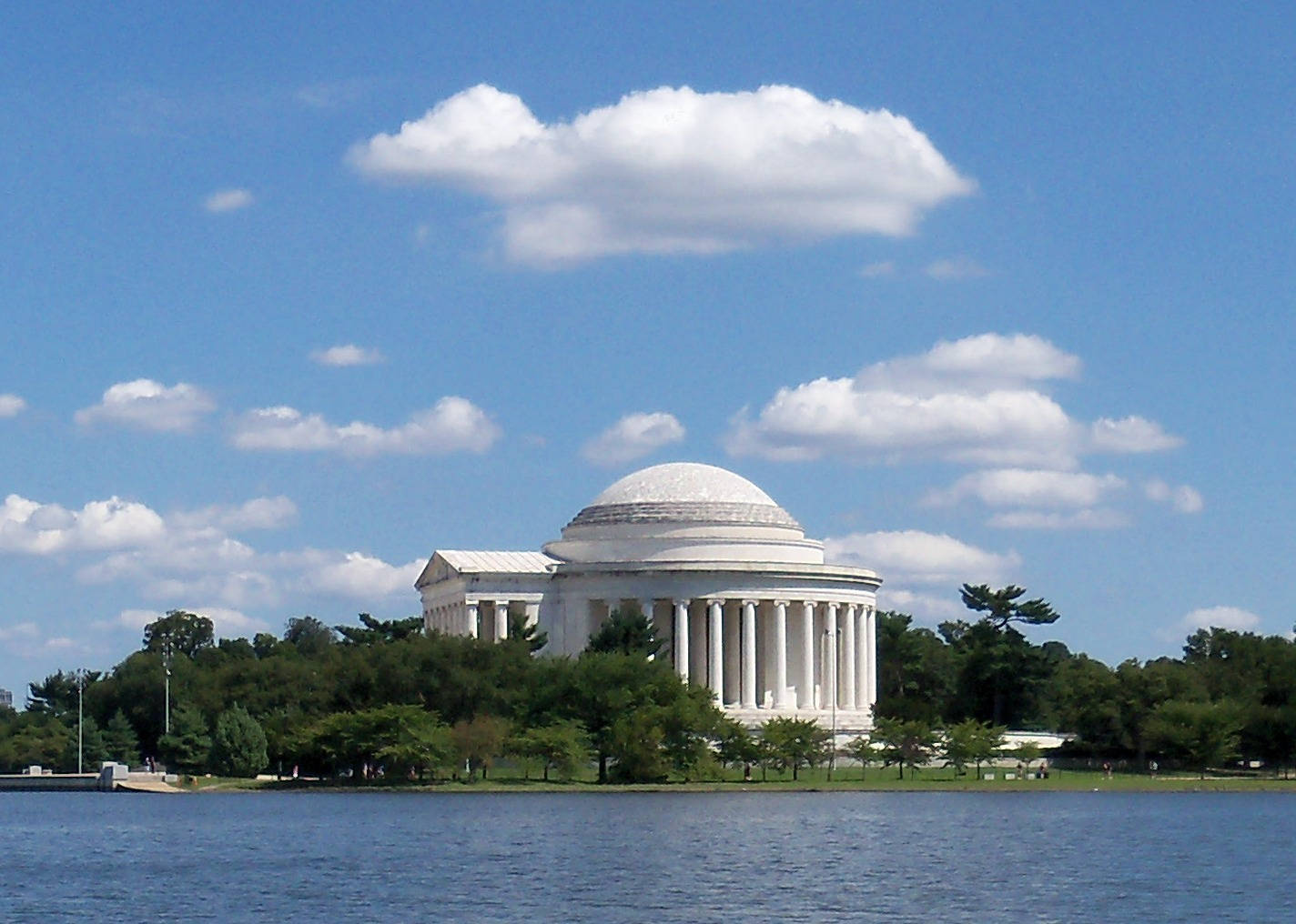 Jefferson Memorial Under A Blue Sky Wallpaper