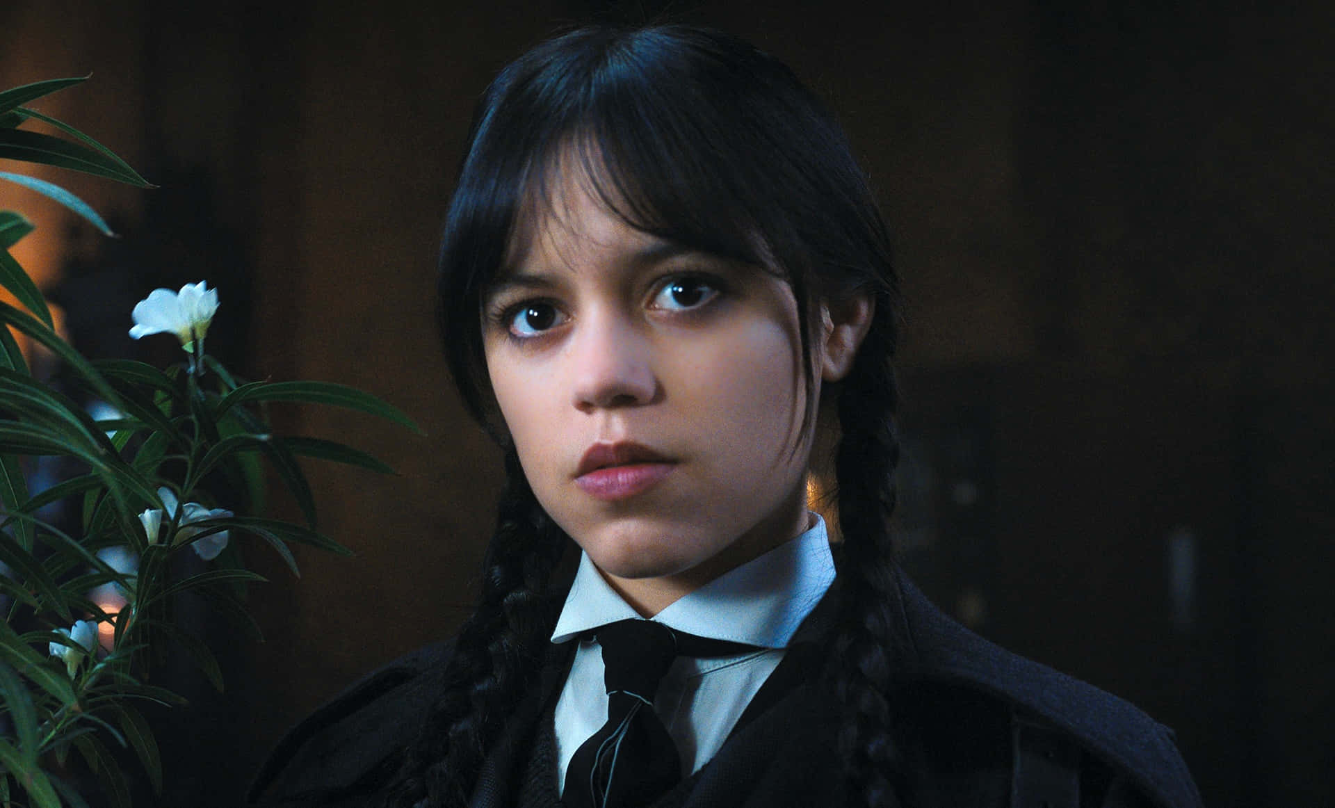 Jenna Ortega Schooluniform Portret Achtergrond