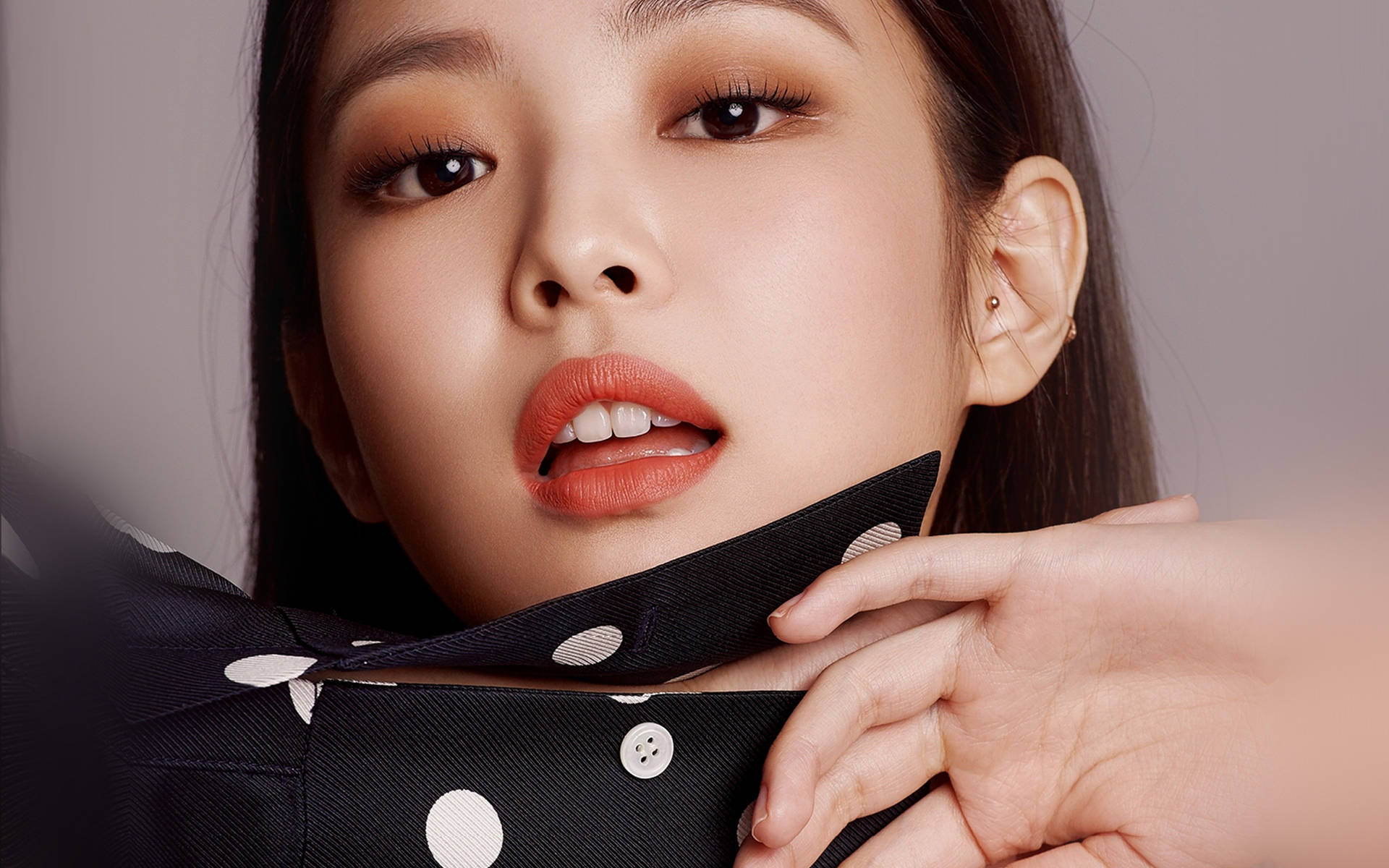 Jennie Kim Clear Skin Face Wallpaper