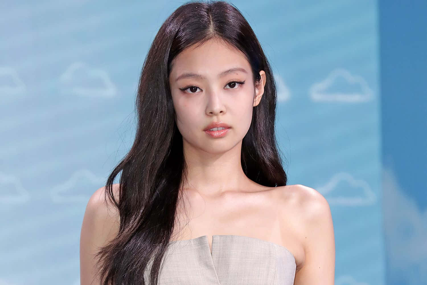 Jennie In Strapless Dress Picture