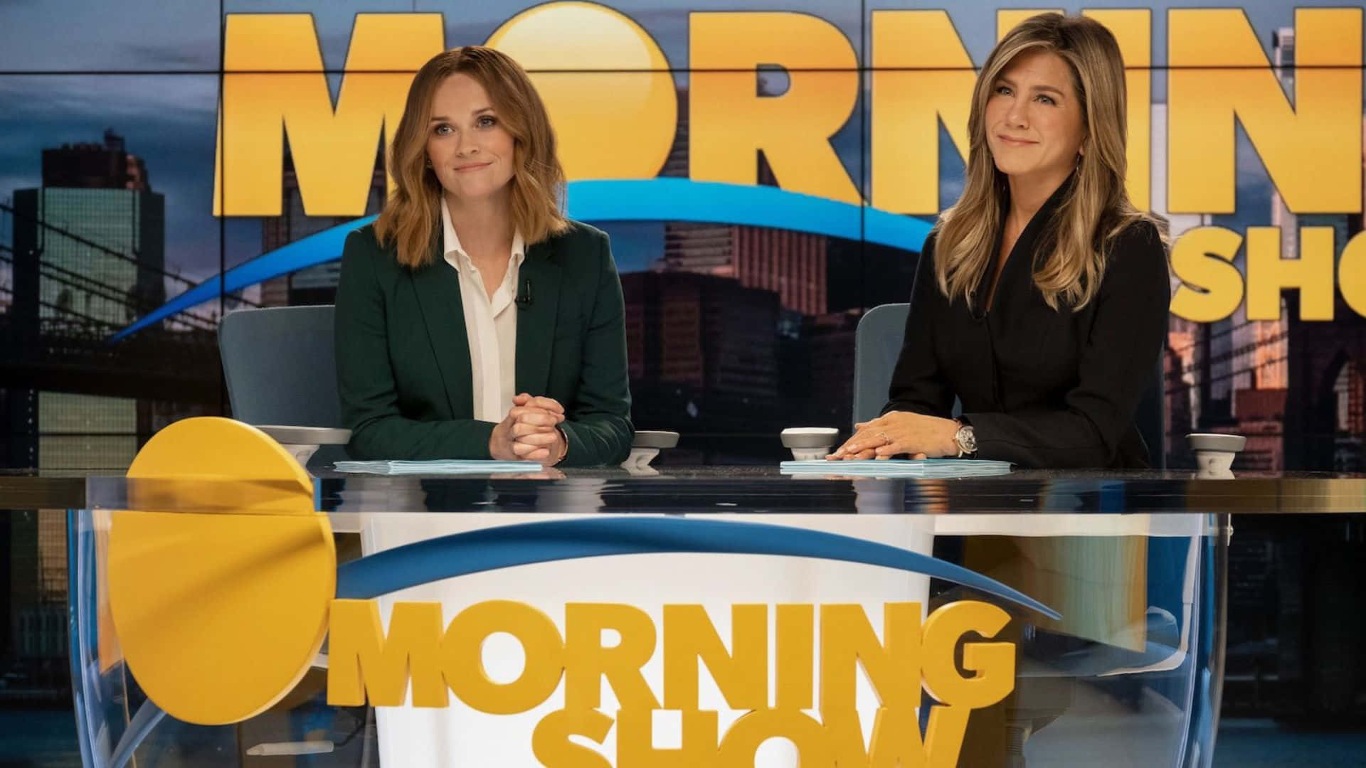 Jennifer Aniston Og Reese Witherspoon I The Morning Show Bakgrunnsbildet