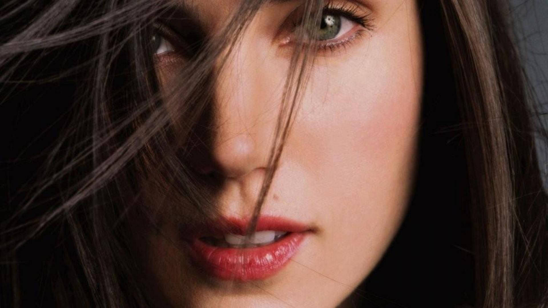 Jennifer Connelly Face Close Up Wallpaper