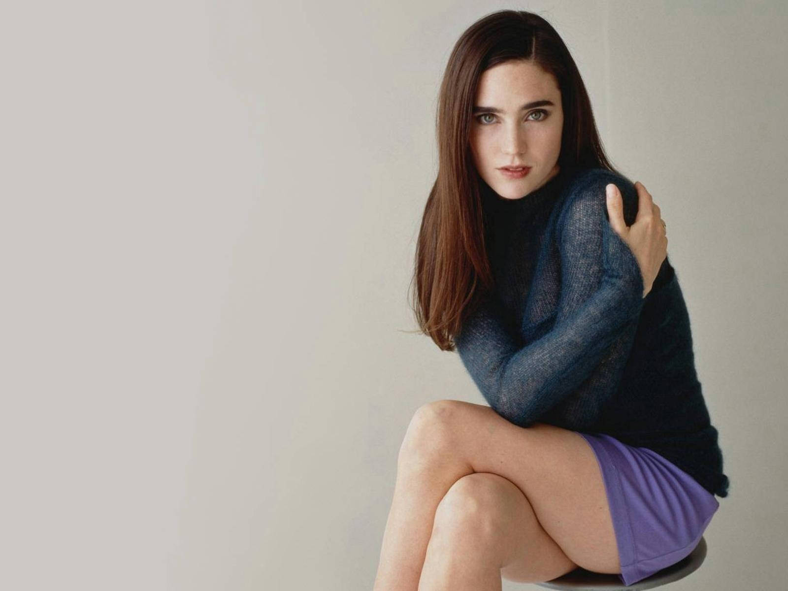 Jennifer Connelly In A Knitted Sweater Wallpaper