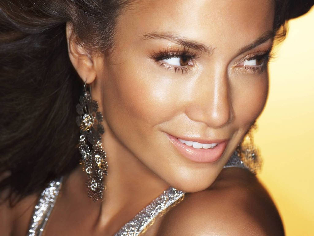 Jennifer Lopez glowing in a beautiful Sterling dress Wallpaper