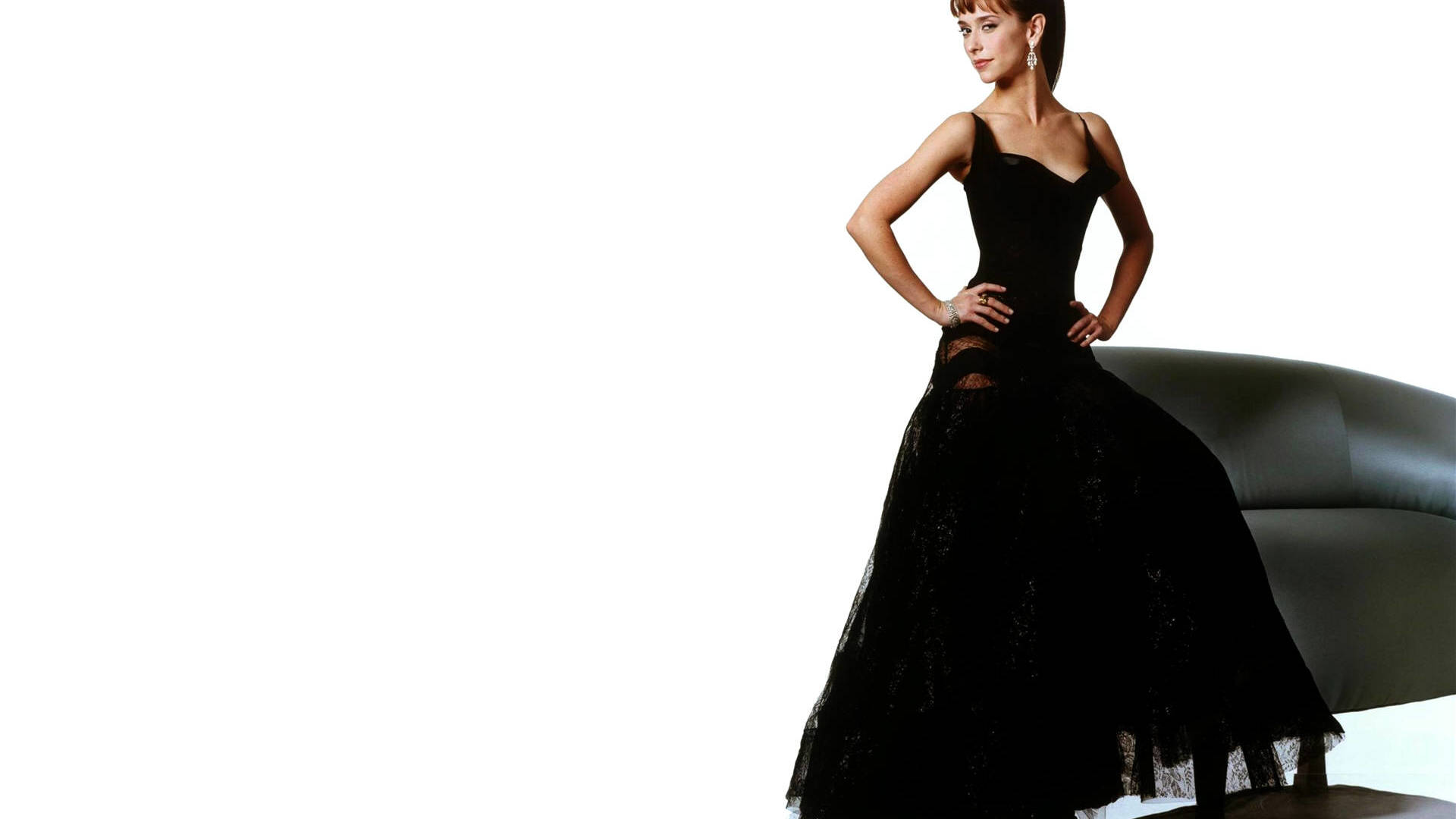 Jenniferlove Hewitt In Elegantem Schwarzen Kleid Wallpaper
