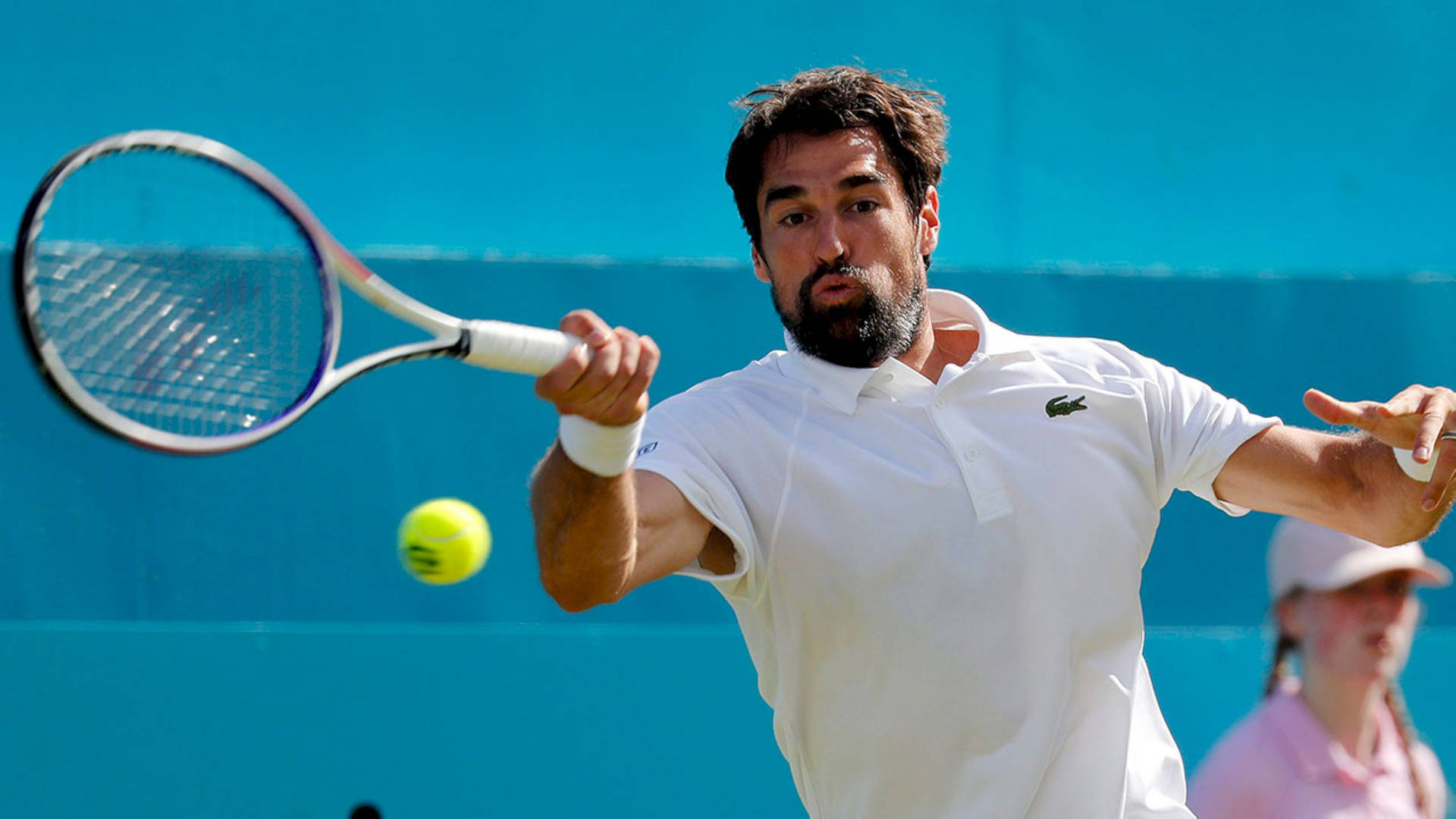 Jeremychardy Sträcker Sig Efter Bollen. (this Would Be A Caption For A Desktop Wallpaper Featuring A Photo Of Jeremy Chardy Playing Tennis And Reaching For A Ball) Wallpaper