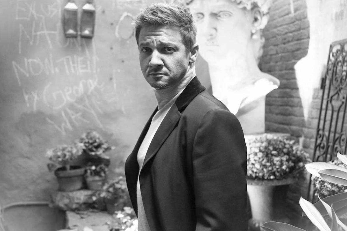 Jeremy Renner In Formal Suit Wallpaper