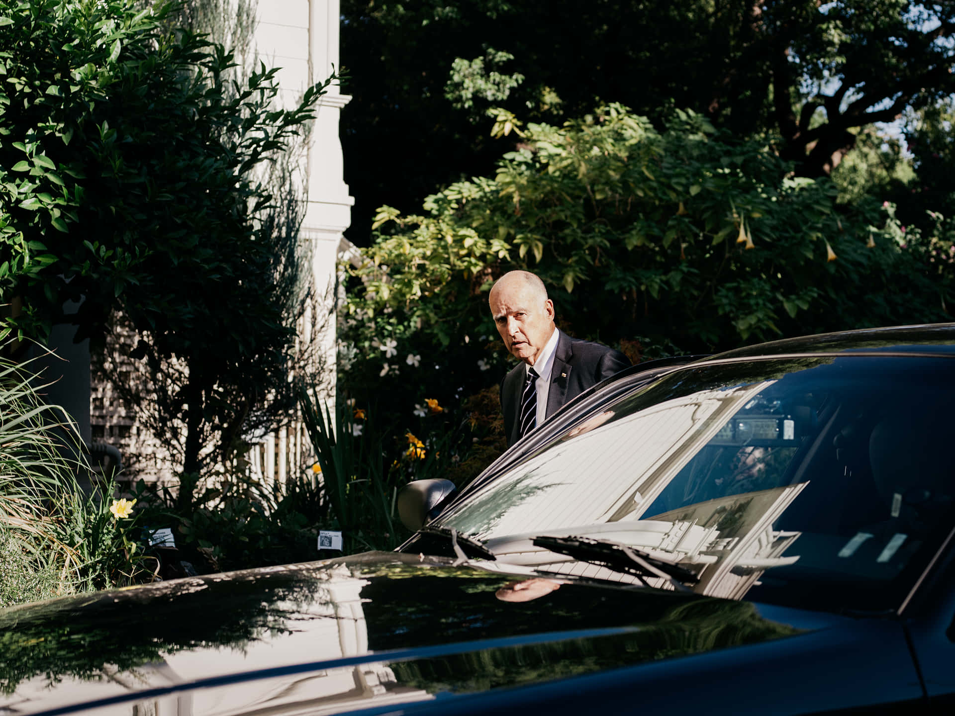 Governor Jerry Brown of California getting out of his car Wallpaper