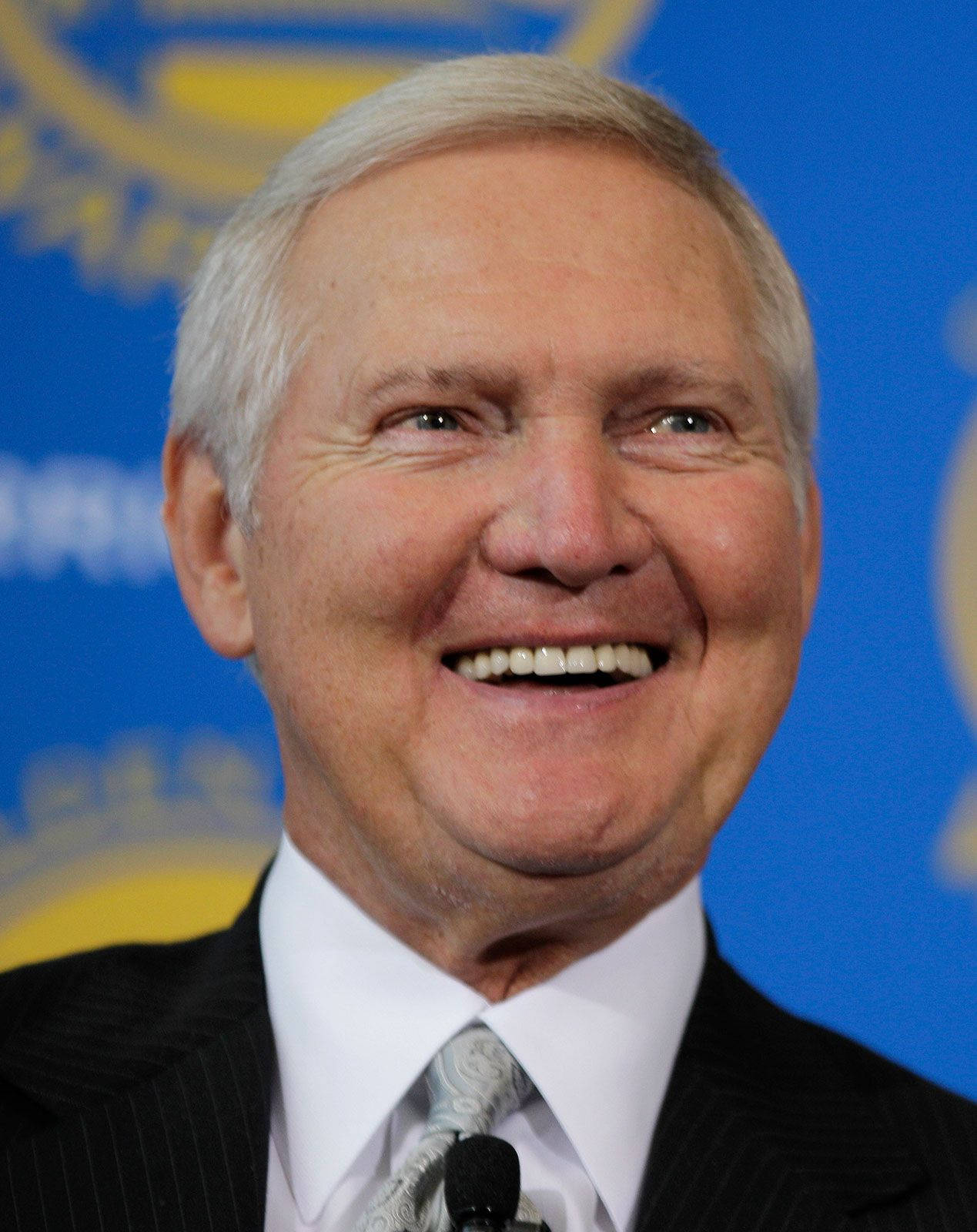 Jerry West smiler Executiv Of The Year Award Tapet Wallpaper