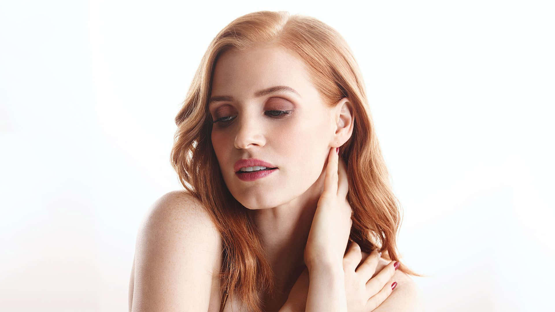 Actress Jessica Chastain in a Stunning Pose Wallpaper