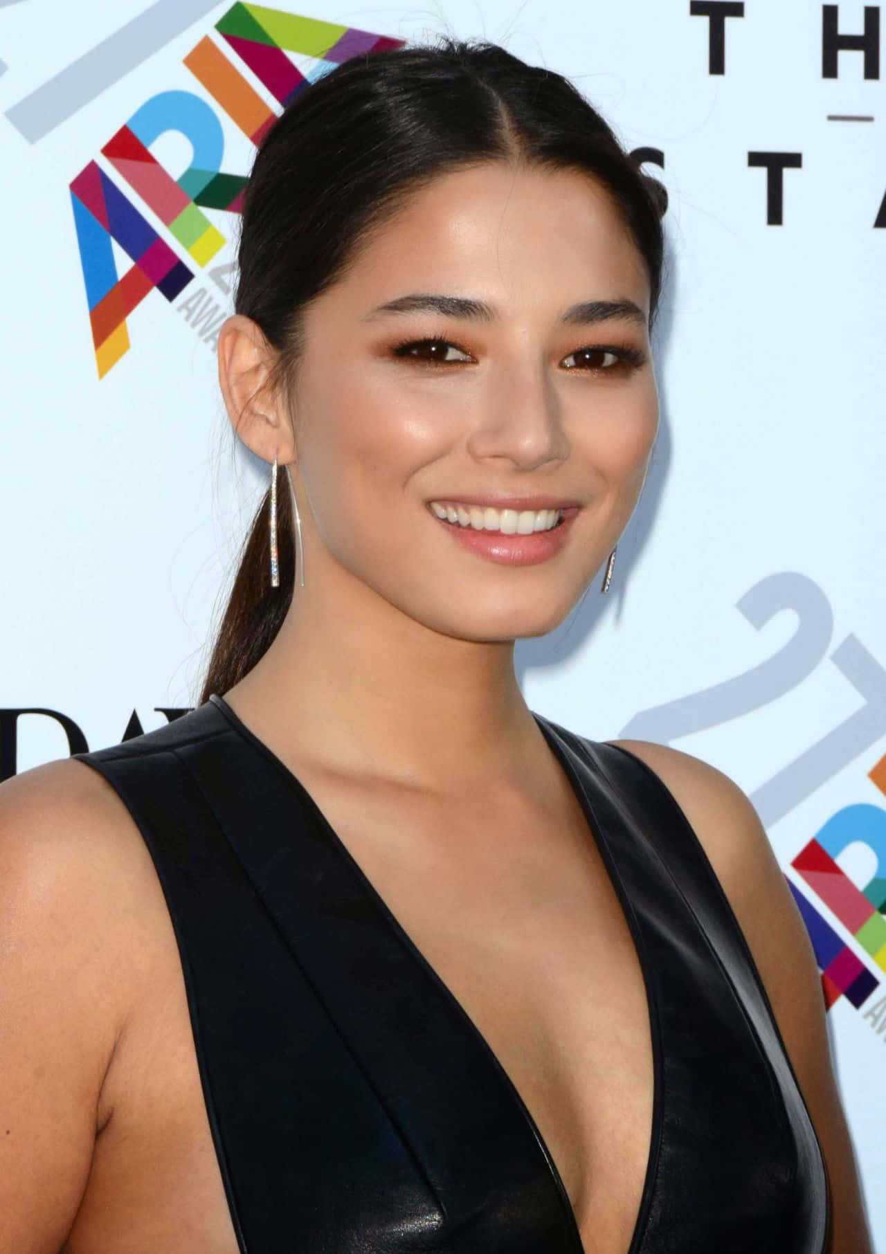 Jessica Gomes, Eleganssin Ja Tyylin Personoituma Taustakuva