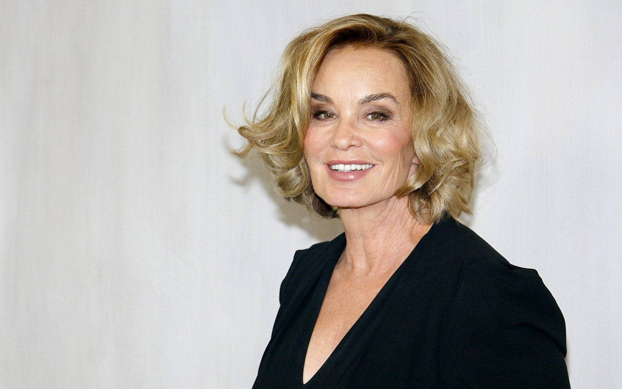 Iconic Actress Jessica Lange Flaunting Her Fabulous Hairstyle Wallpaper