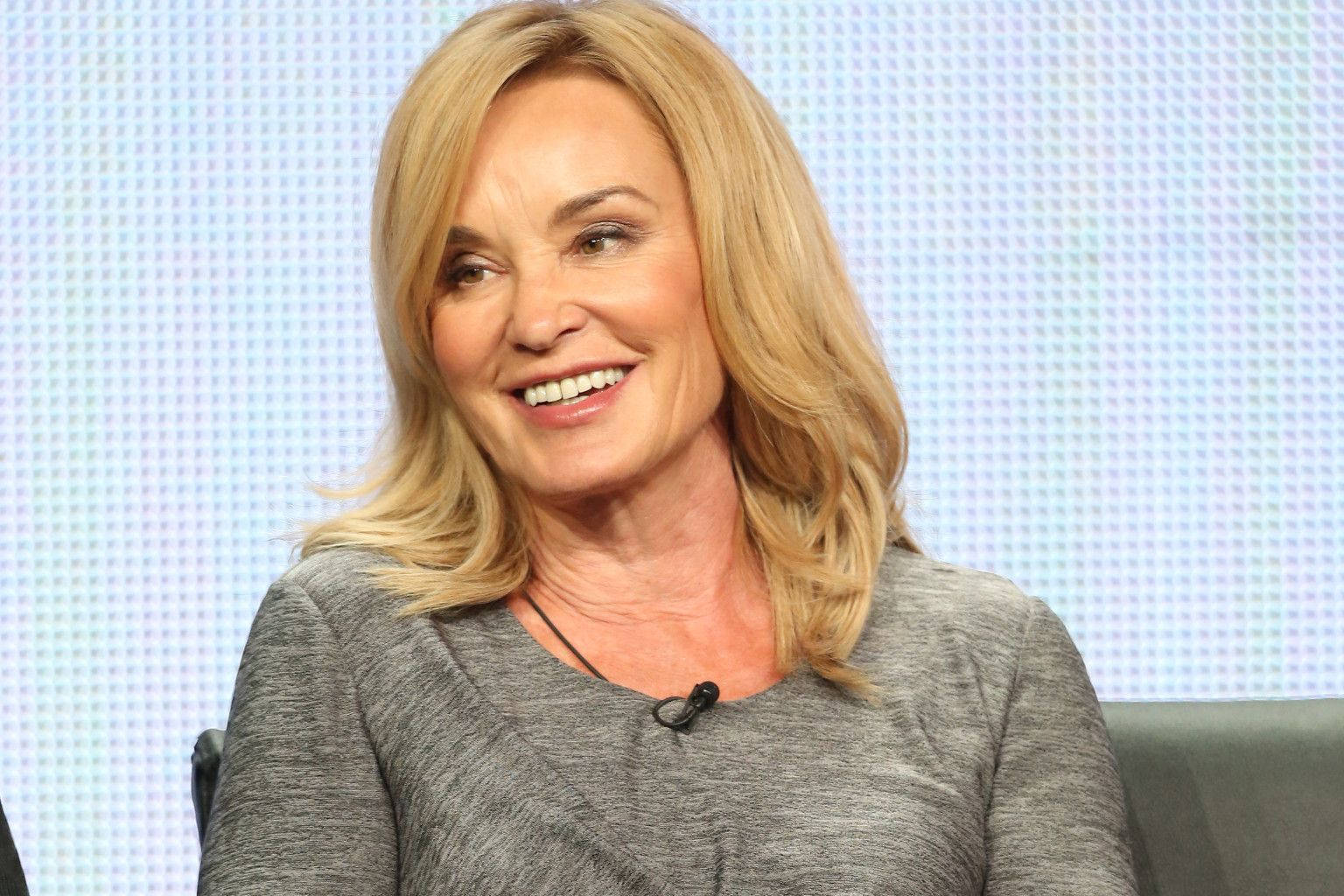 Jessicalange Intervju Session (note: There Is No Mention Of Computer Or Mobile Wallpaper In The Given Sentence. Please Provide More Context For Accurate Translation.) Wallpaper