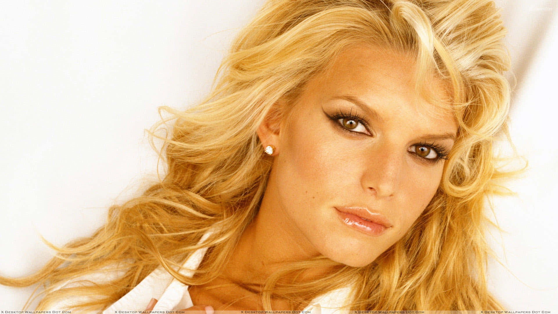 Image  Jessica Simpson Prepares for a Music Video Wallpaper