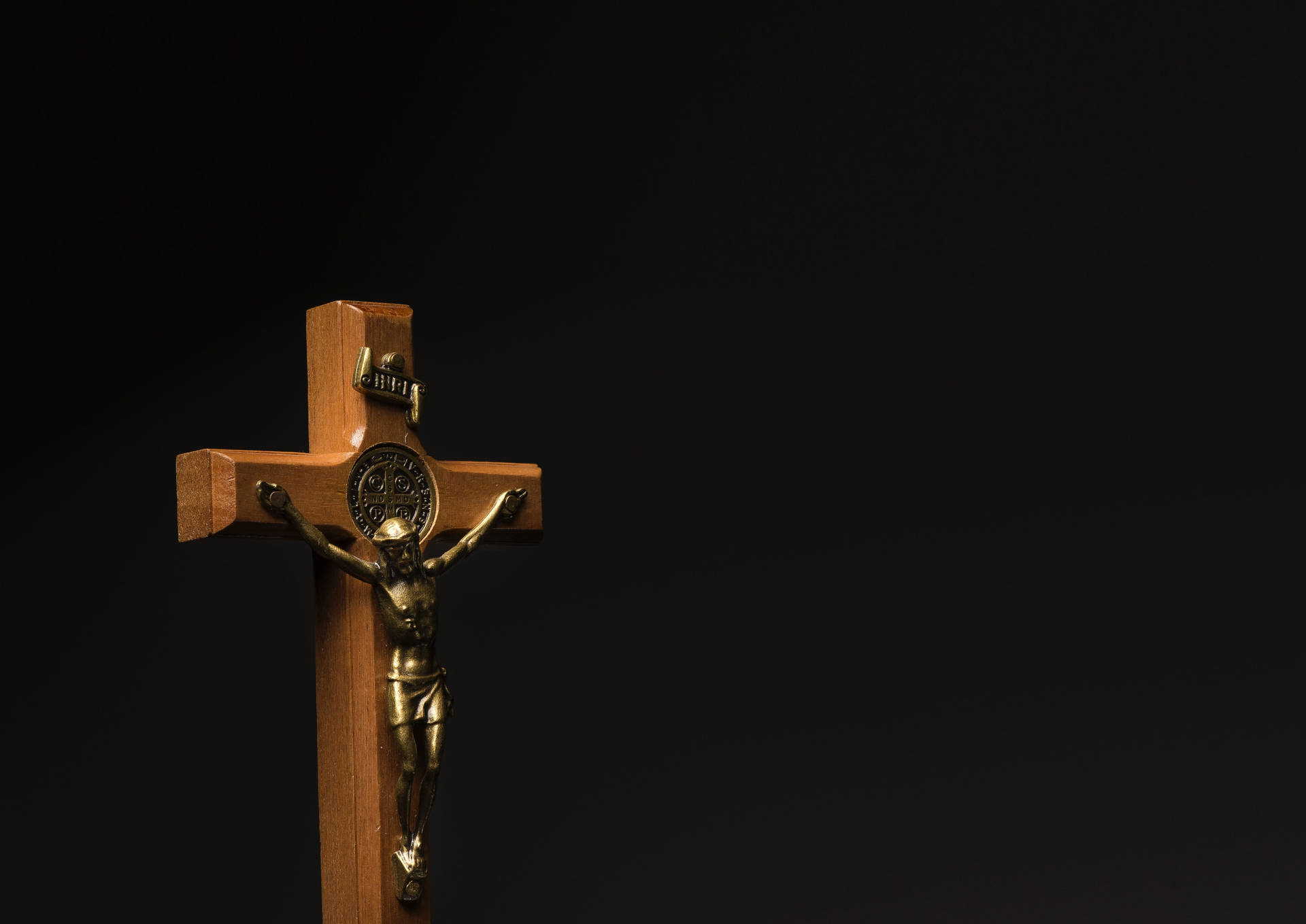 Estátuade Madeira De Jesus Cristo. Papel de Parede