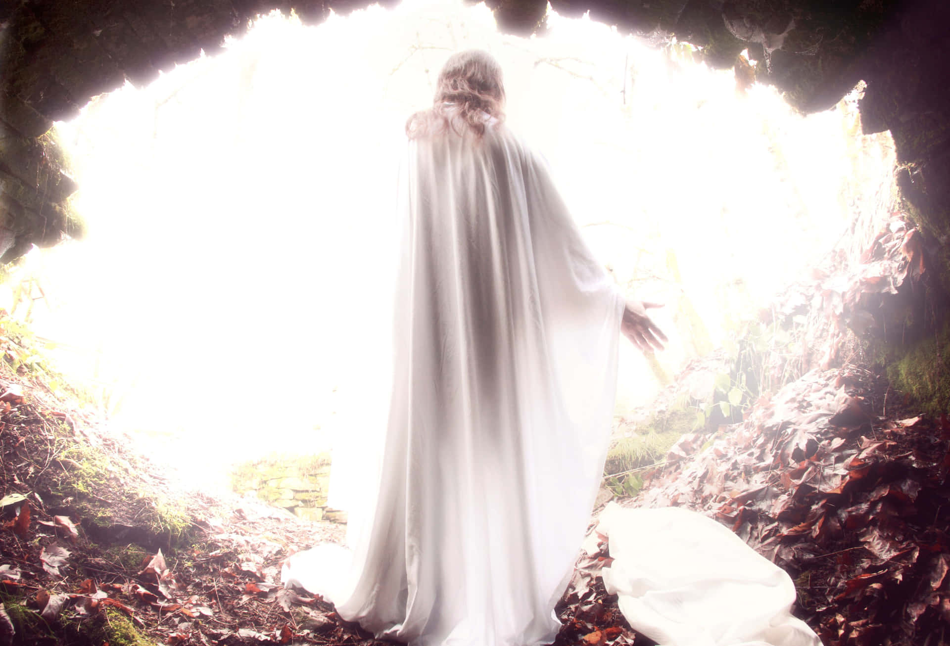 Jesugravuppståndelse Med Starkt Ljus Bakgrundsbild.