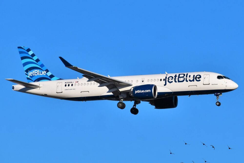 Aeroplanodi Jetblue Su Cieli Azzurri. Sfondo
