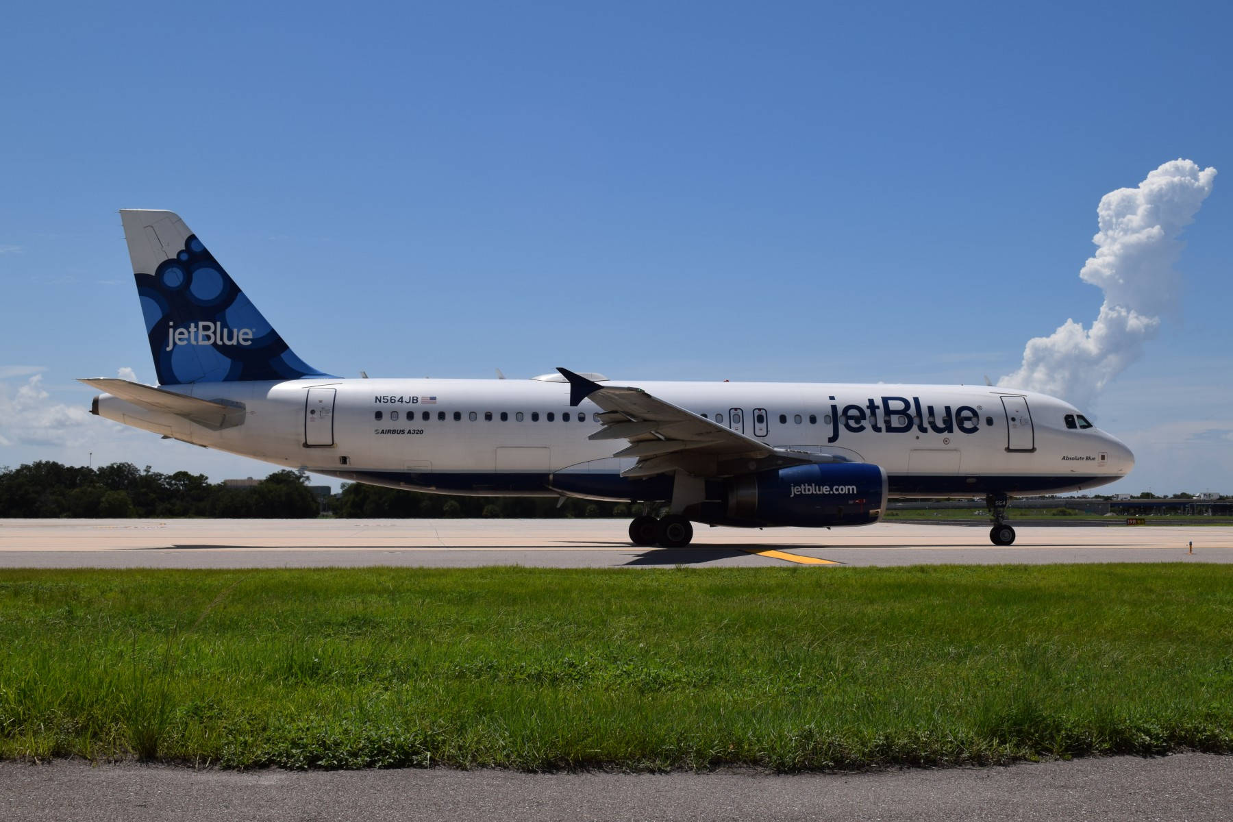 JetBlue Airways Airlines runway græs felt skrivebordsbaggrund Wallpaper