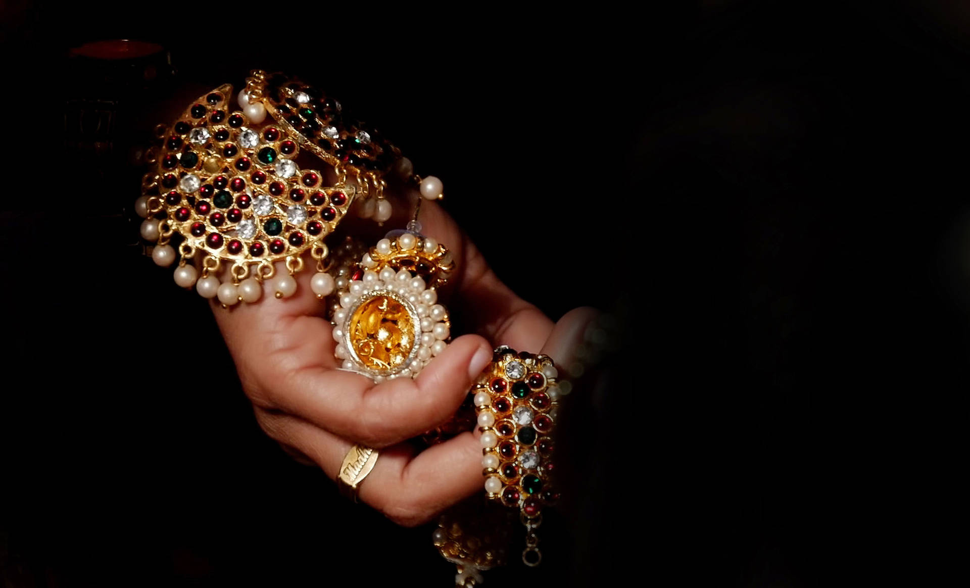 Jewelries In Hand