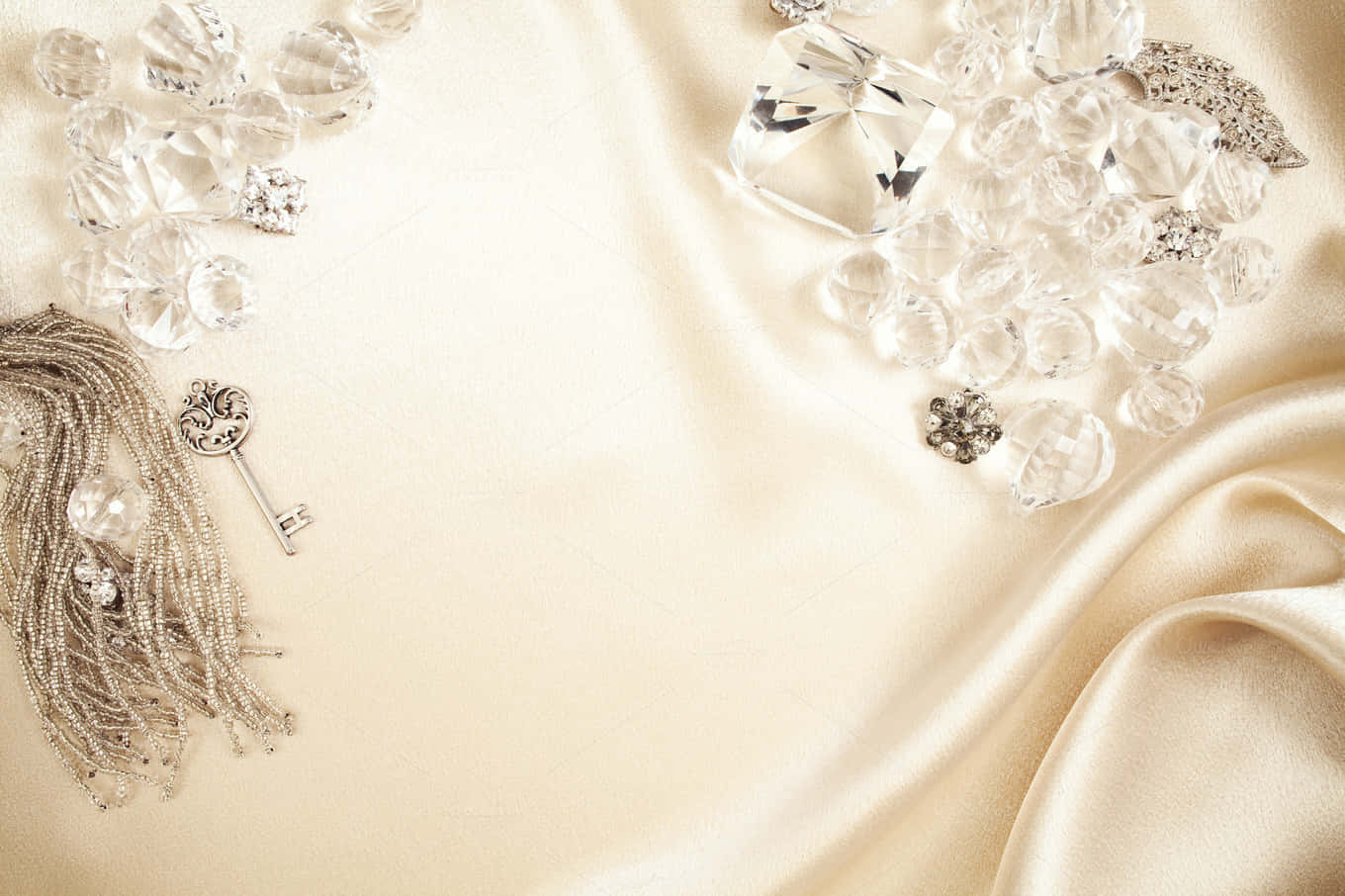 A delicate, elegant design in jewellery Wallpaper