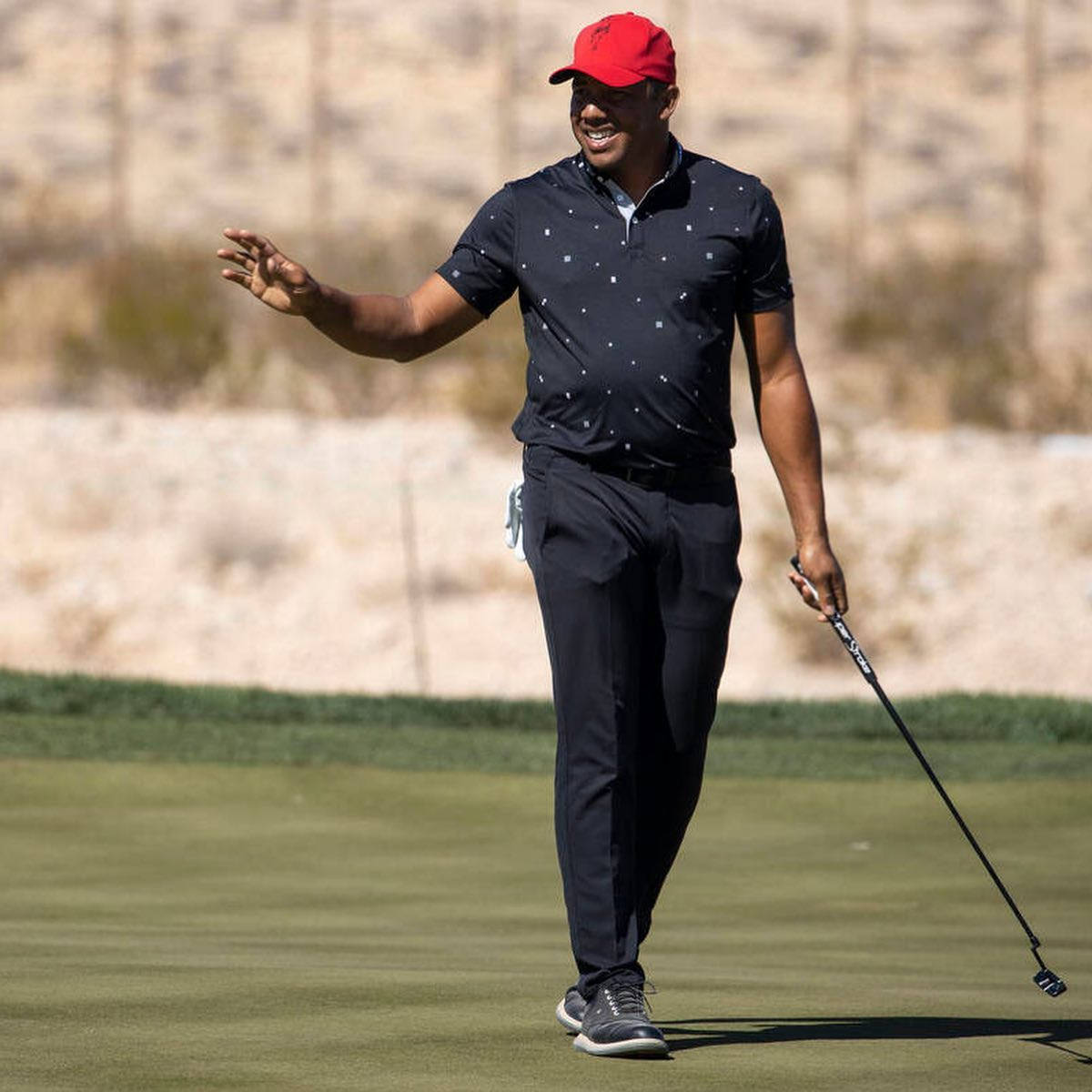 Professional Golfer Jhonattan Vegas Expresses Gratitude with a Wave Wallpaper