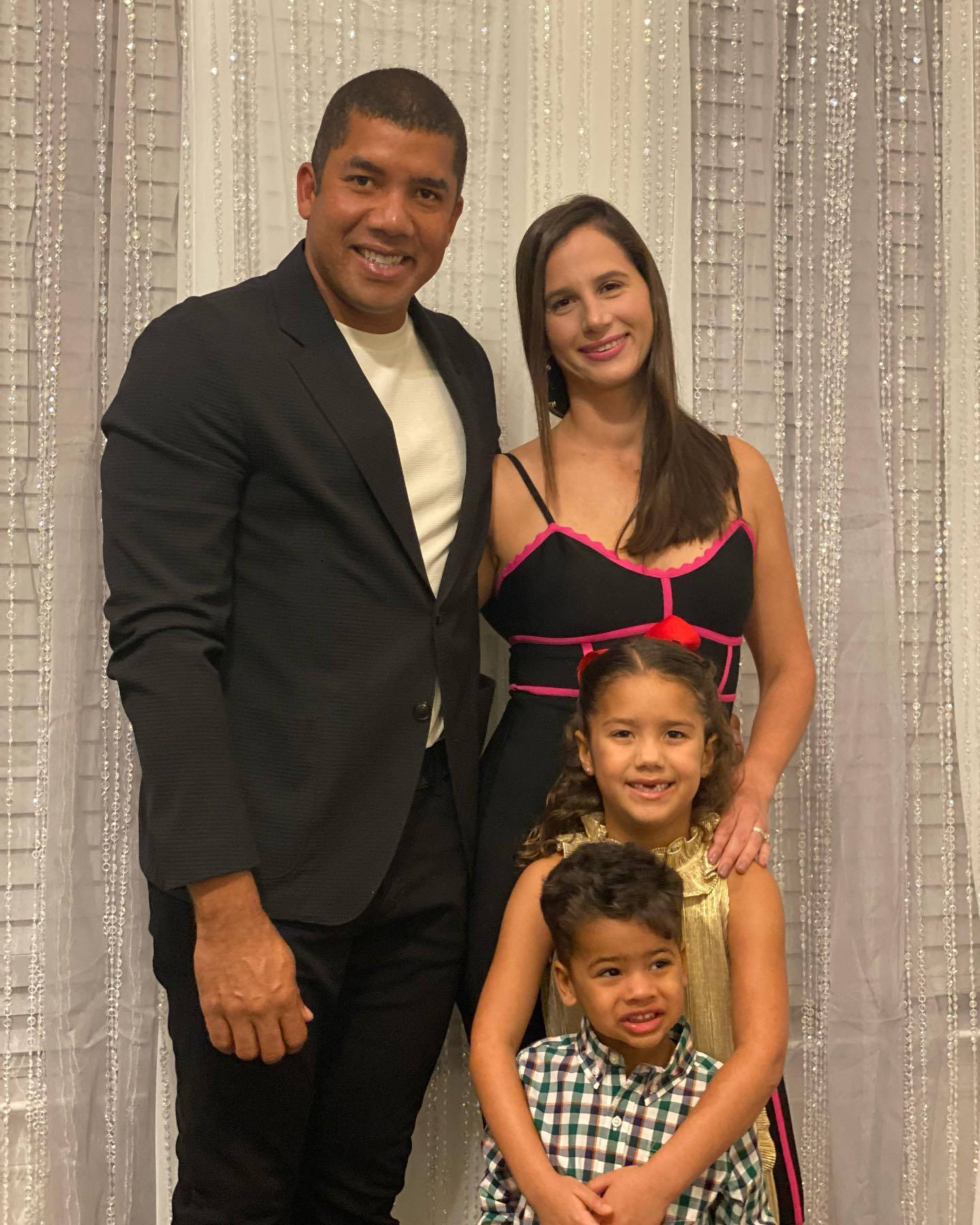 Jhonattan Vegas kone og to børn Wallpaper
