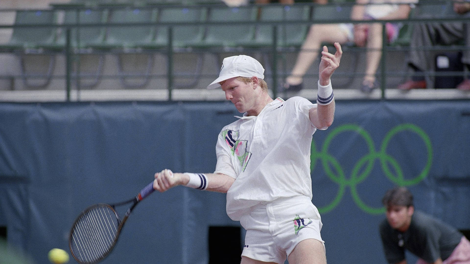 Jim Courier mod Andre Agassi Wallpaper