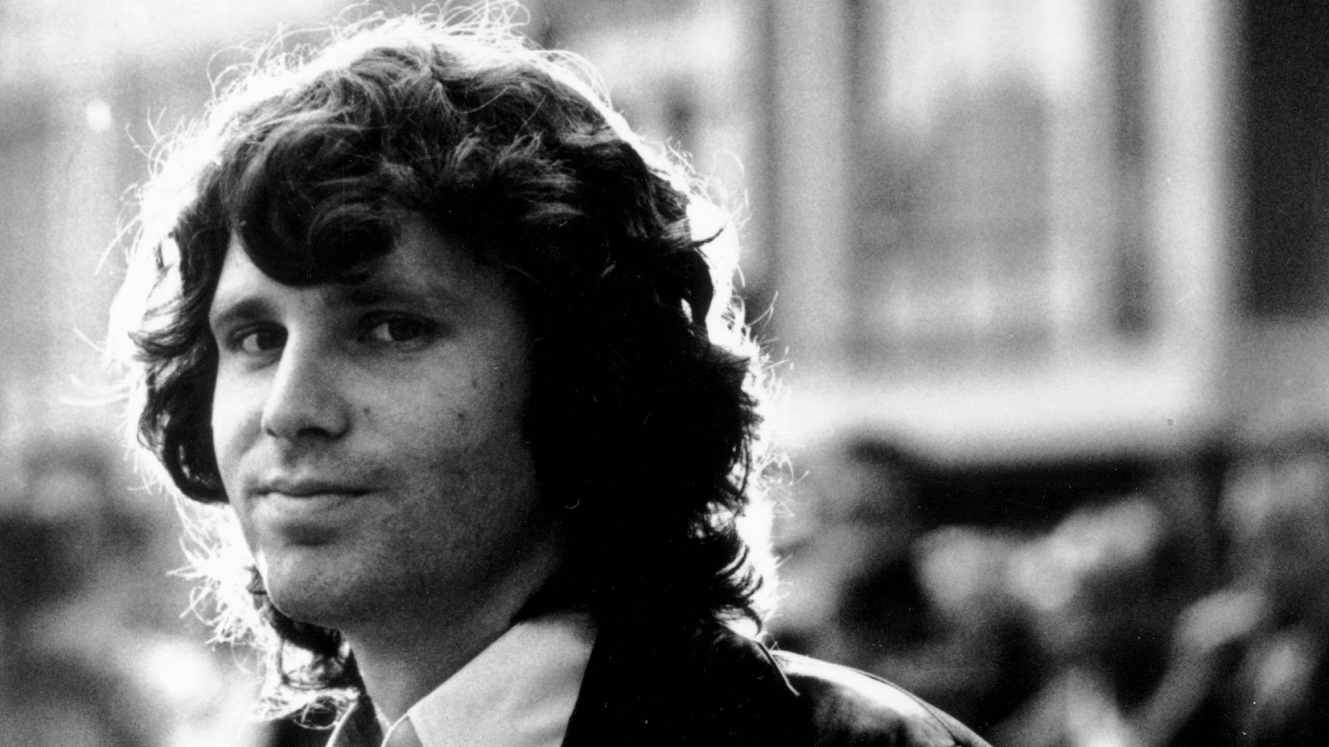 Ellegendario Jim Morrison Con Una Encantadora Sonrisa. Fondo de pantalla