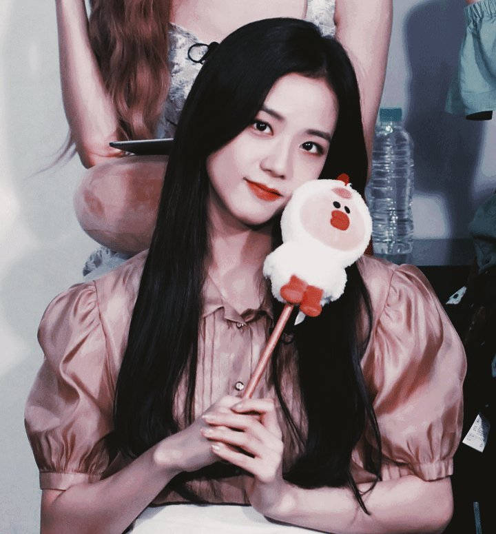Jisoo Cute Holding A Stuffed Toy Wallpaper