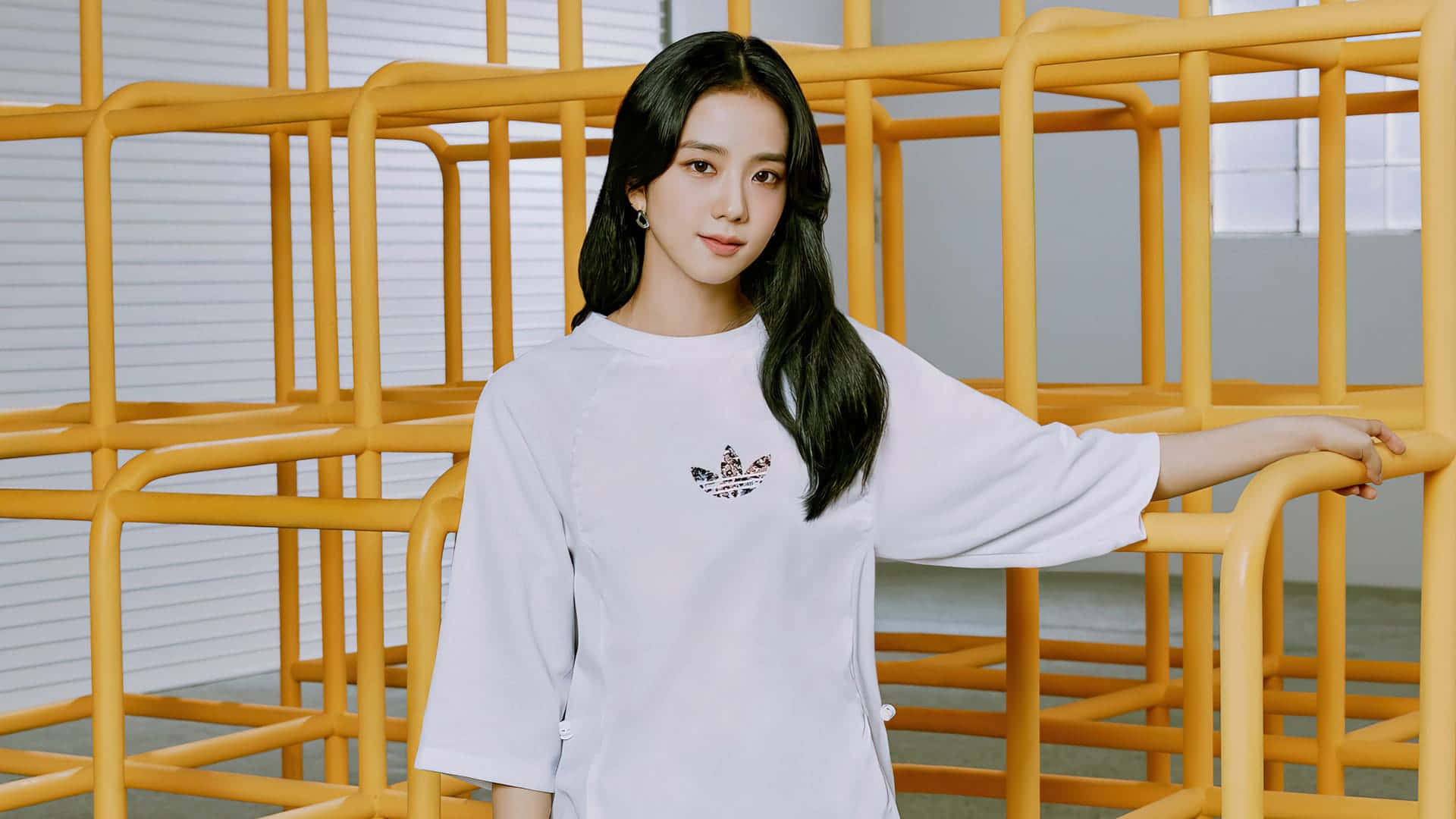 Jisoo of K-pop group BLACKPINK captivating fans with her mesmerizing beauty