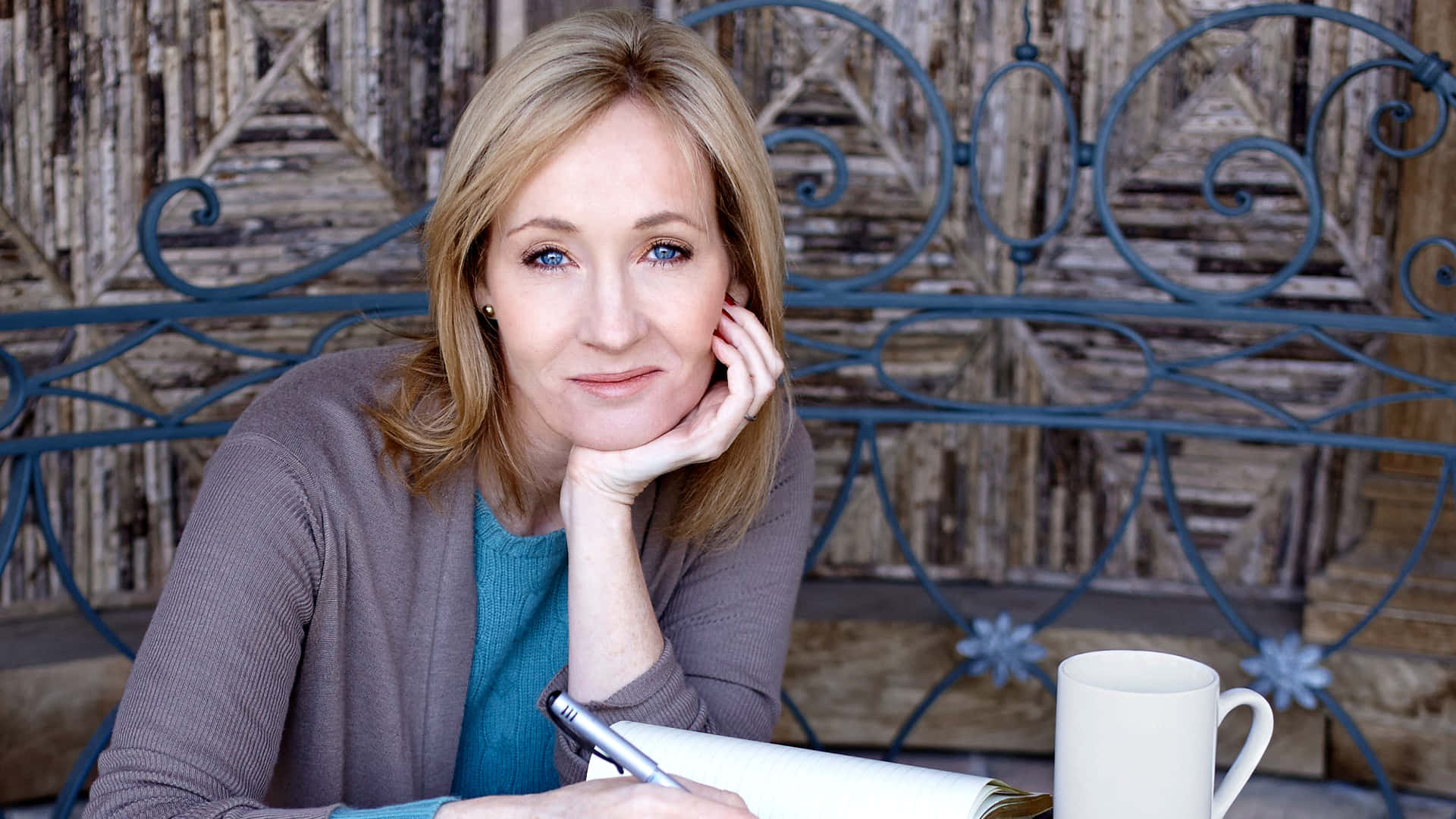 Jk. Rowling - La Mente Genial Detrás Del Mundo Mágico Fondo de pantalla