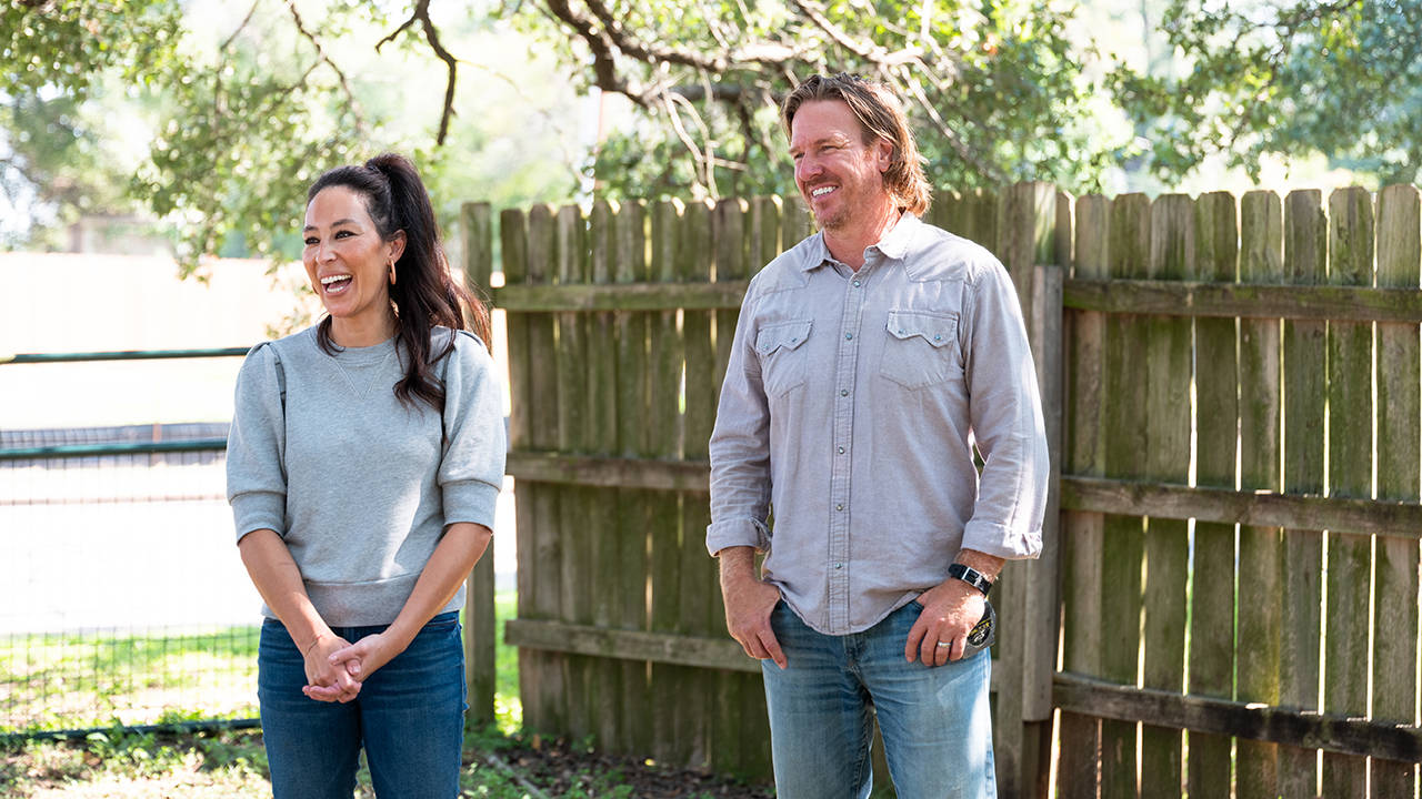 Joanna And Chip Gaines House Backyard Wallpaper