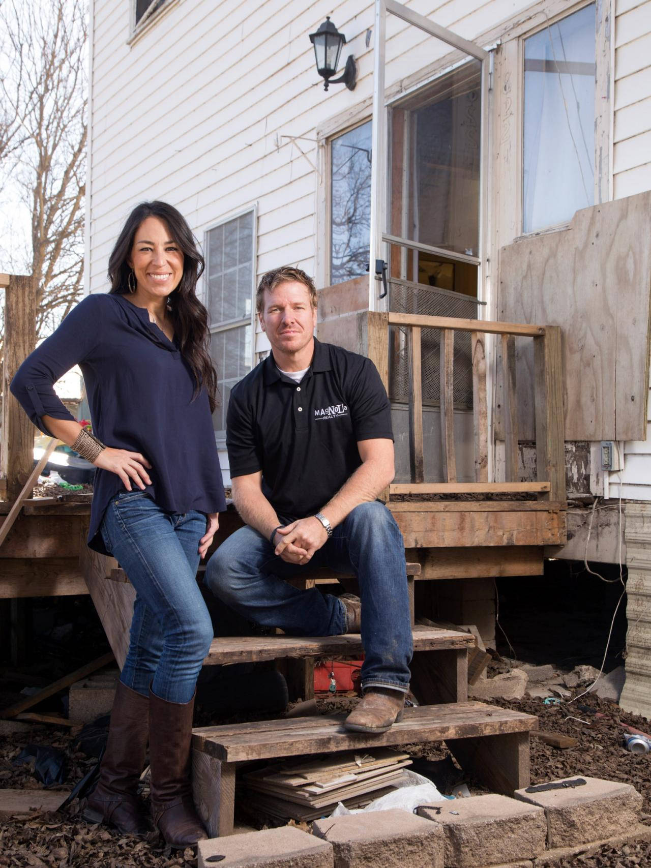 Joanna Gaines And Chip House Renovation Wallpaper