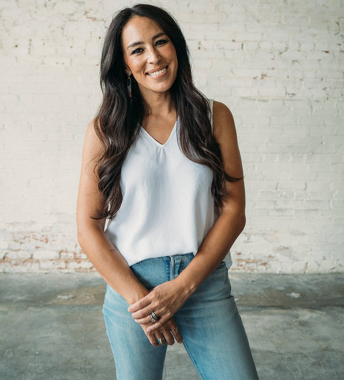 Joanna Gaines Simple Outfit Wallpaper