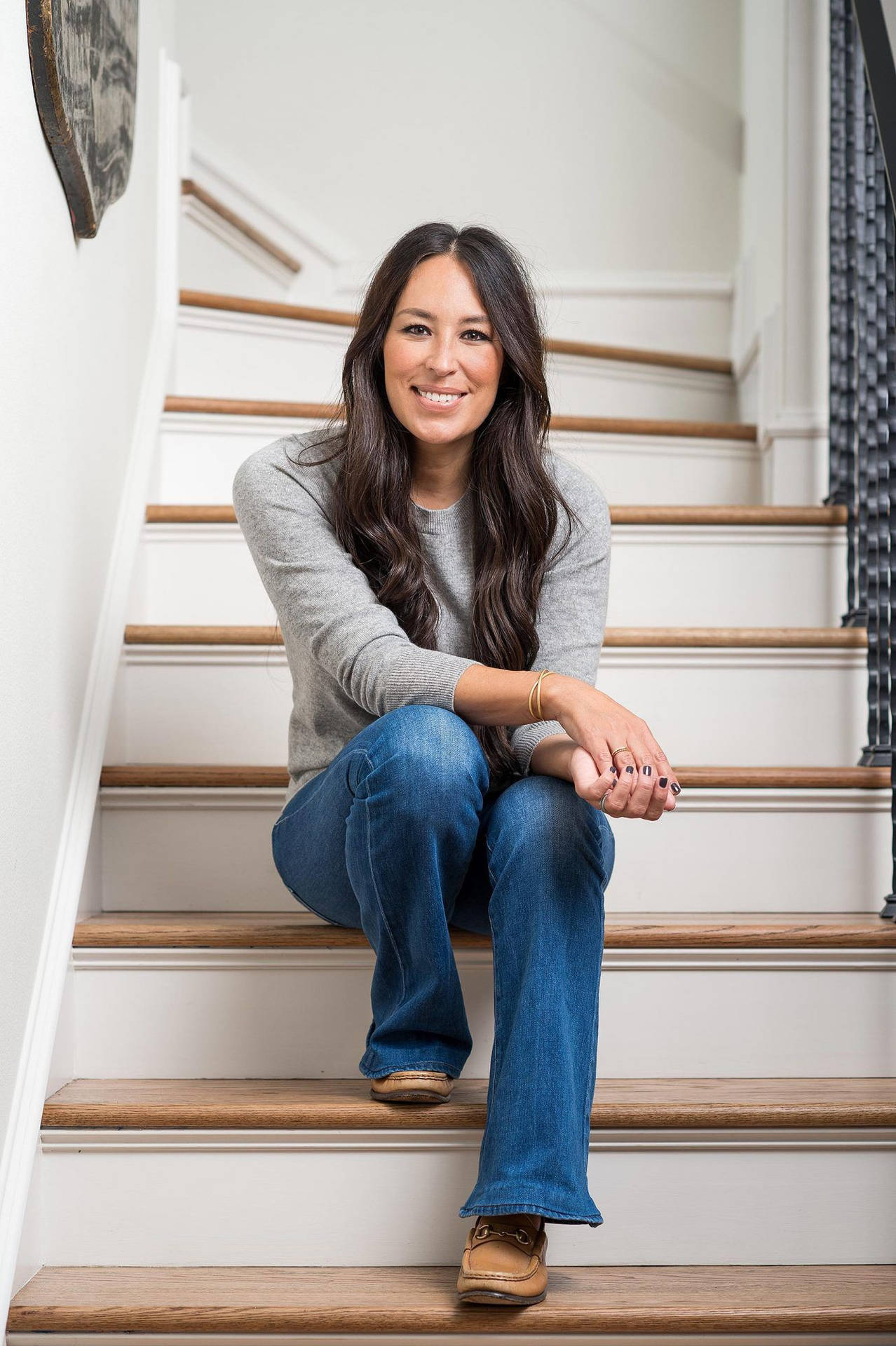 Joanna Gaines Sitting On Stairs Wallpaper