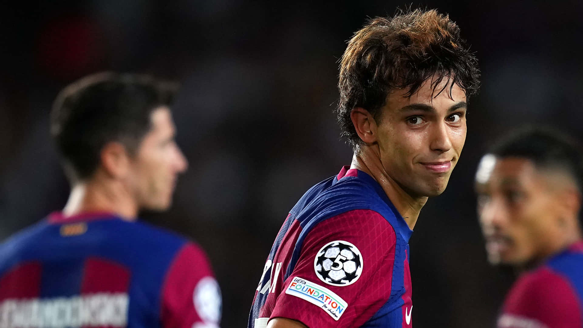 Joao Felix Smilende Under Kampen Bakgrunnsbildet