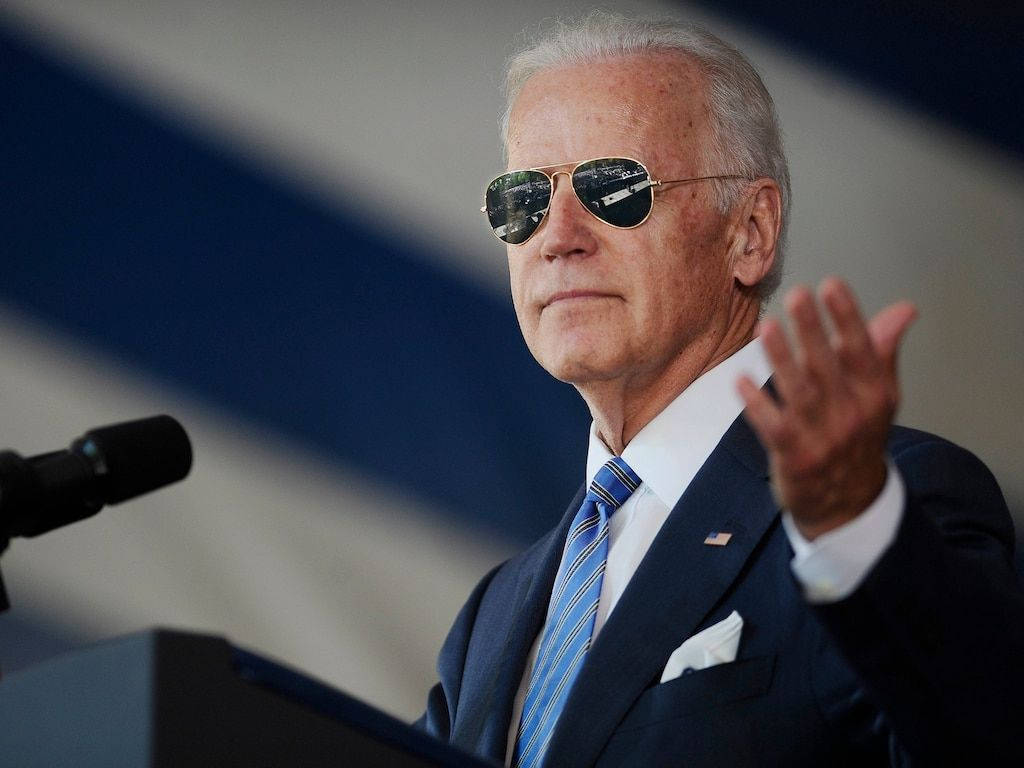 Joe Biden iført solbriller. Wallpaper