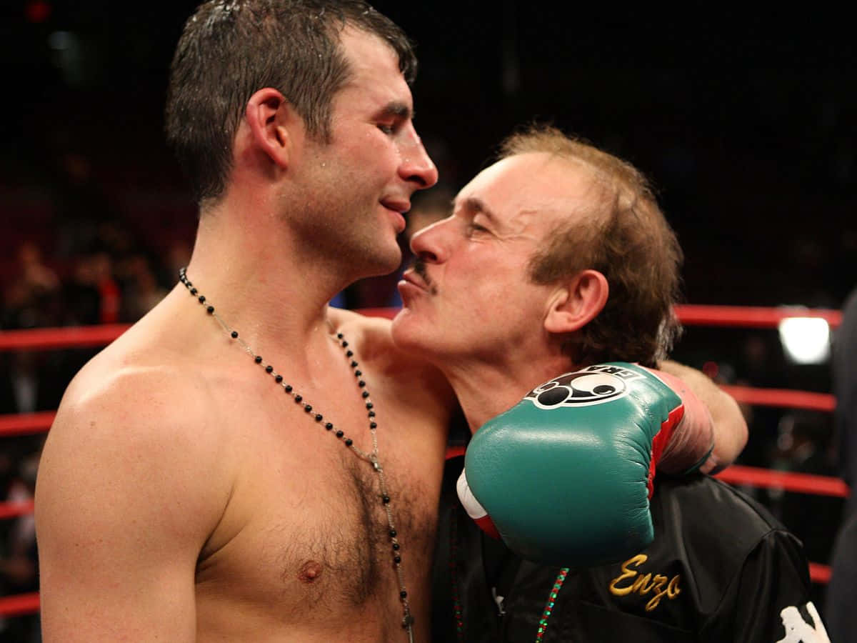 Joe Calzaghe Being Sweet With His Coach Wallpaper